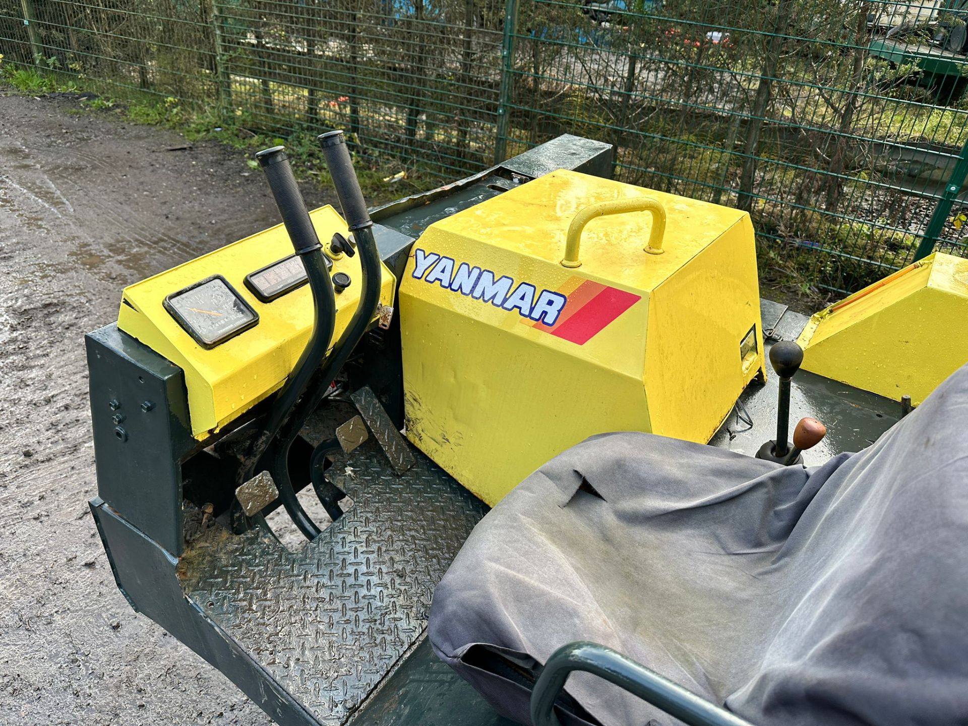 YANMAR C30R 3 TON DIESEL TRACKED DUMPER *PLUS VAT* - Image 4 of 19