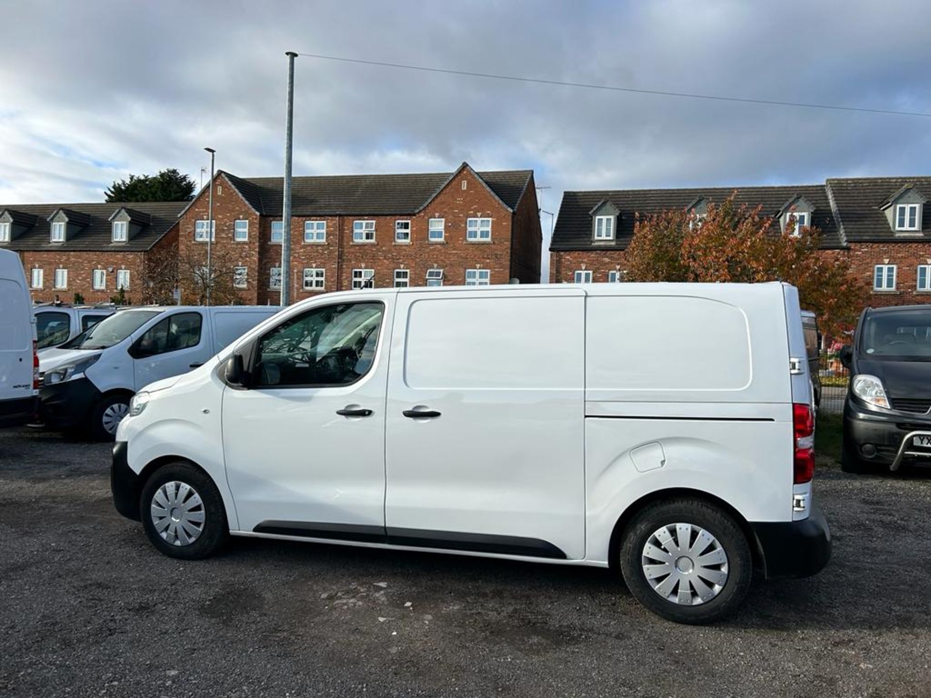 2018 PEUGEOT EXPERT PRO STANDARD BLUE HDI WHITE PANEL VAN *NO VAT* - Image 3 of 18