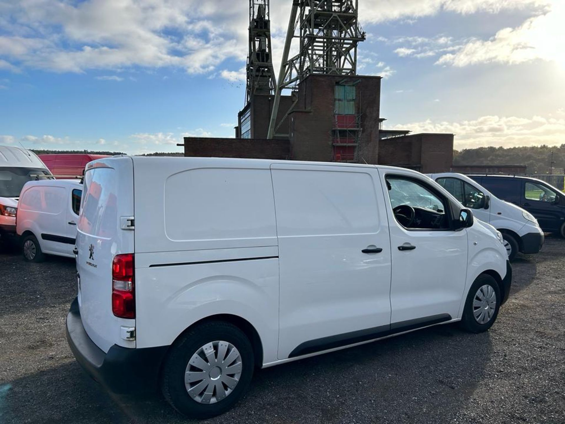 2018 PEUGEOT EXPERT PRO STANDARD BLUE HDI WHITE PANEL VAN *NO VAT* - Image 9 of 18