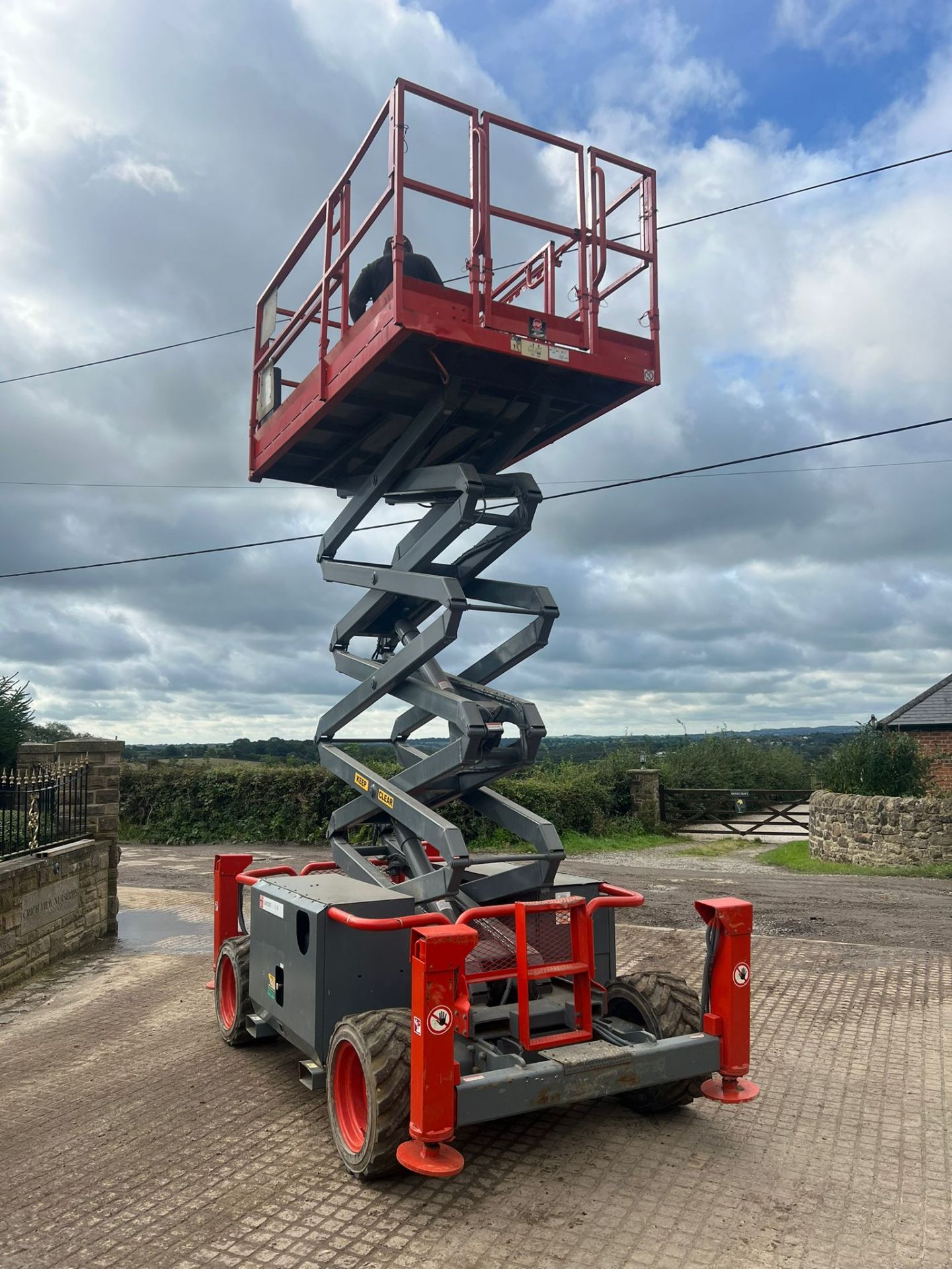 2011 SKYJACK SJ6832RT 4WD ROUGH TERRAIN SCISSOR LIFT *PLUS VAT* - Image 9 of 15