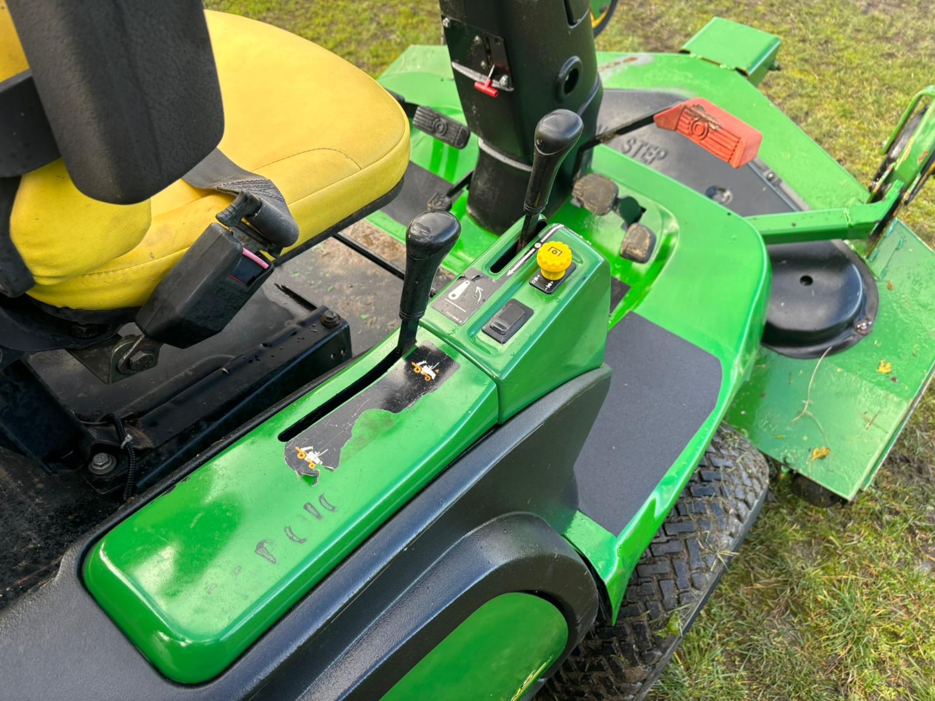 JOHN DEERE 1445 4WD OUTFRONT RIDE ON MOWER *PLUS VAT* - Image 14 of 14