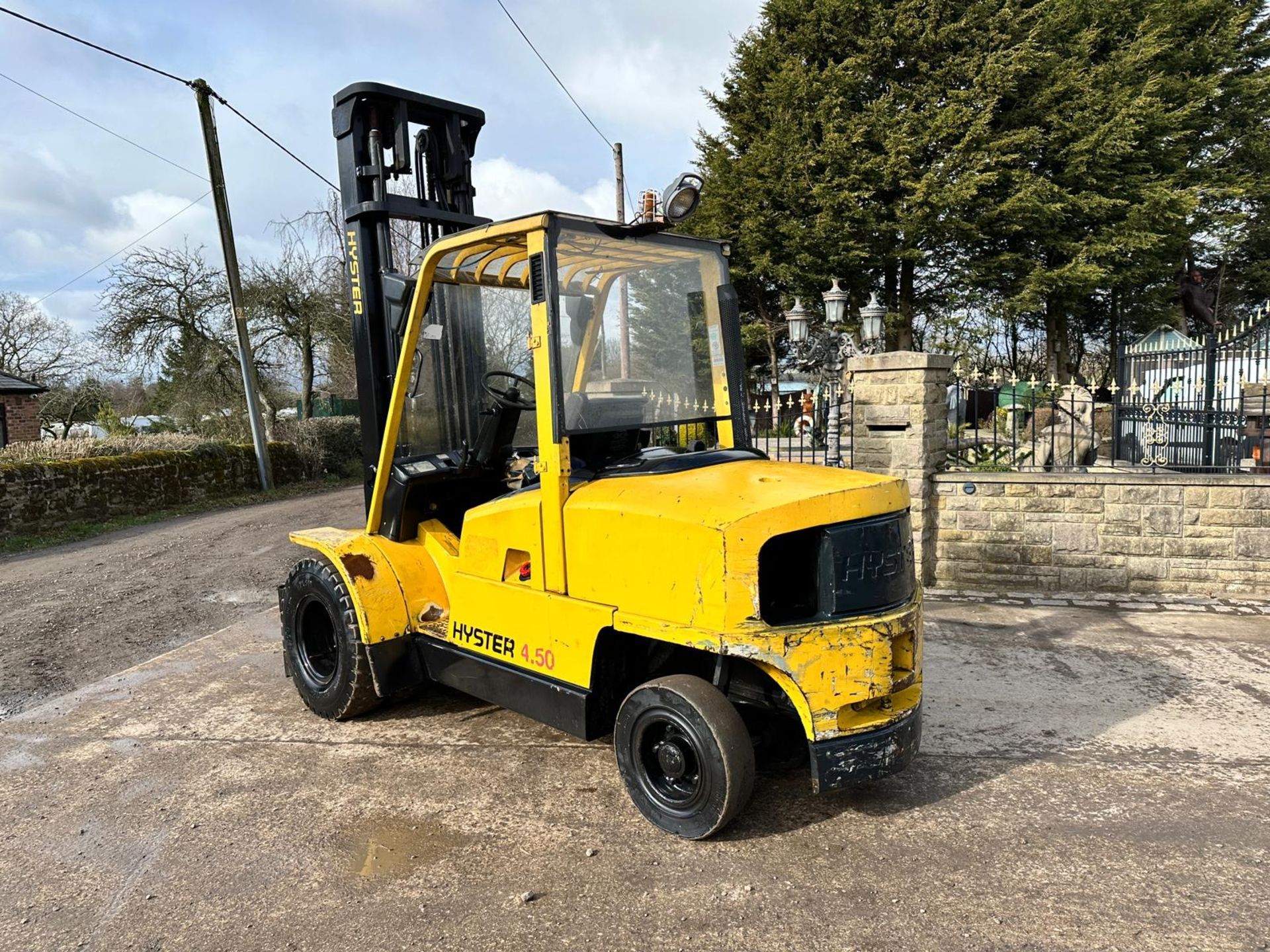 Hyster H4.50XM 4.5 Ton Twin Wheeled Diesel Forklift *PLUS VAT* - Image 5 of 16