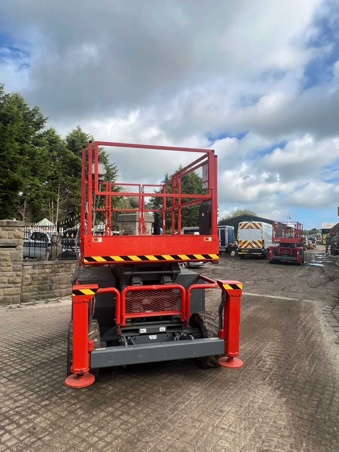 2011 SKYJACK SJ6832RT 4WD ROUGH TERRAIN SCISSOR LIFT *PLUS VAT* - Image 9 of 15