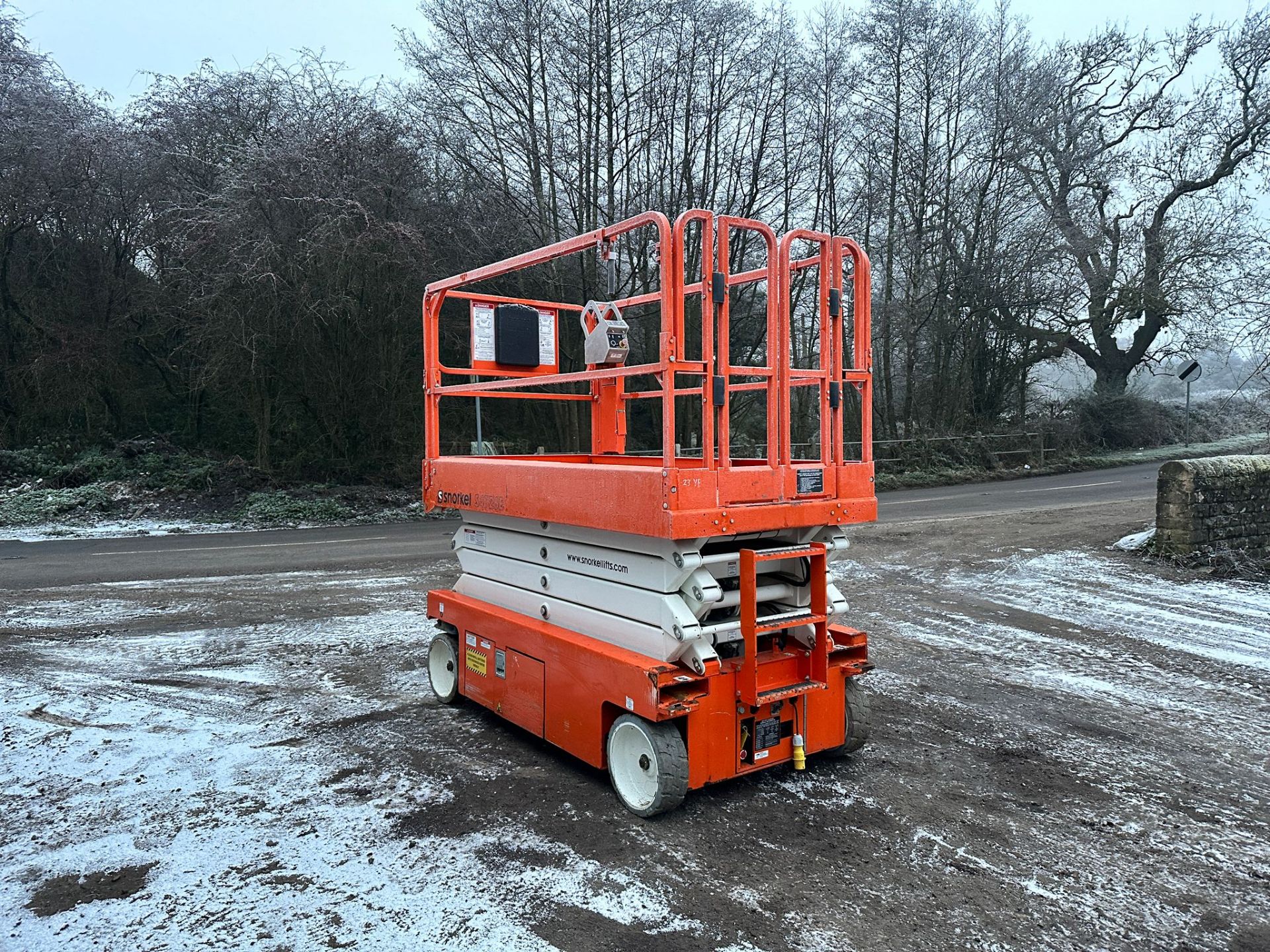 2016 SNORKEL S4726E ELECTRIC SCISSOR LIFT *PLUS VAT* - Image 2 of 12