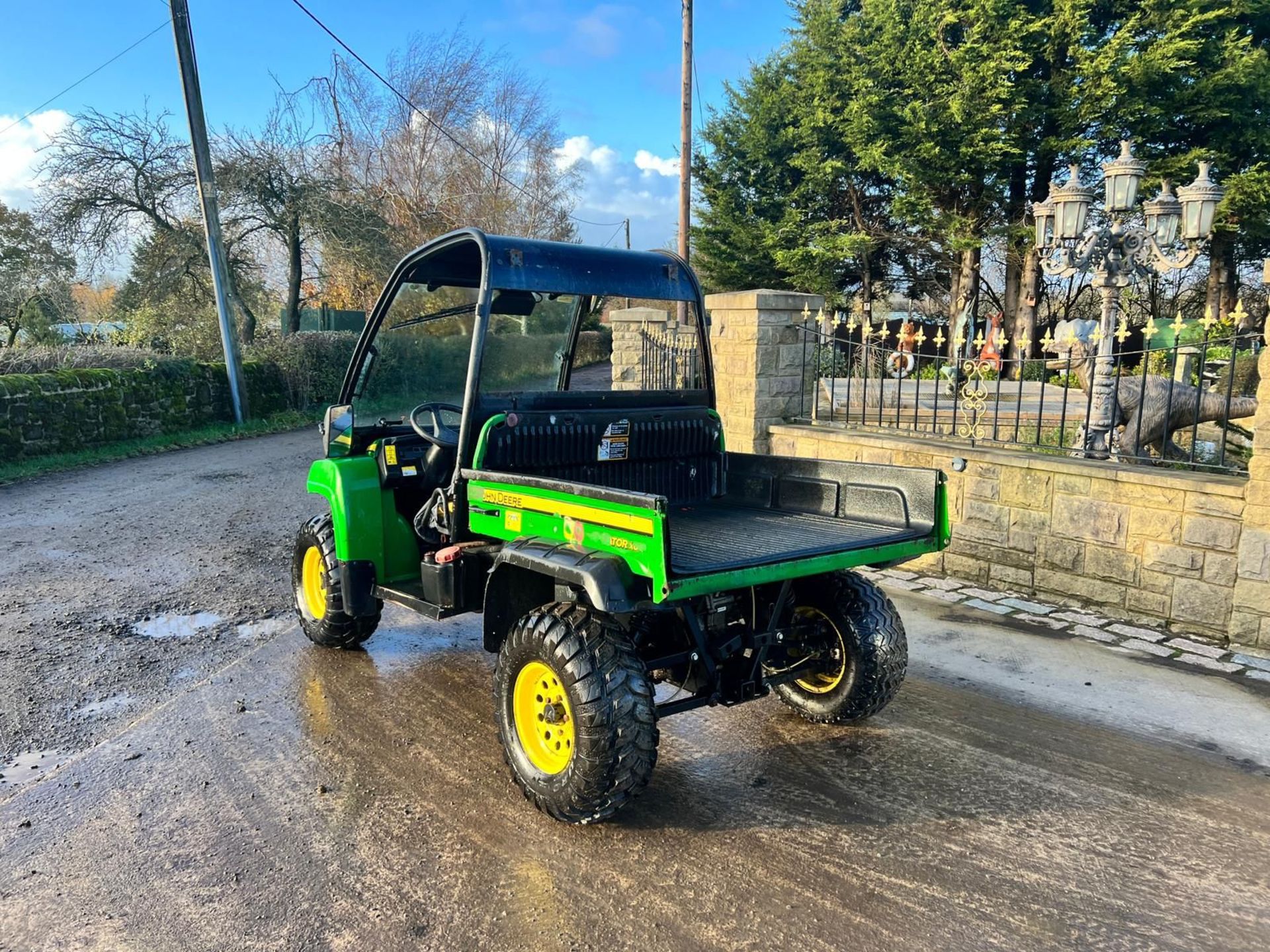 JOHN DEERE GATOR XUV850D *PLUS VAT* - Image 4 of 8