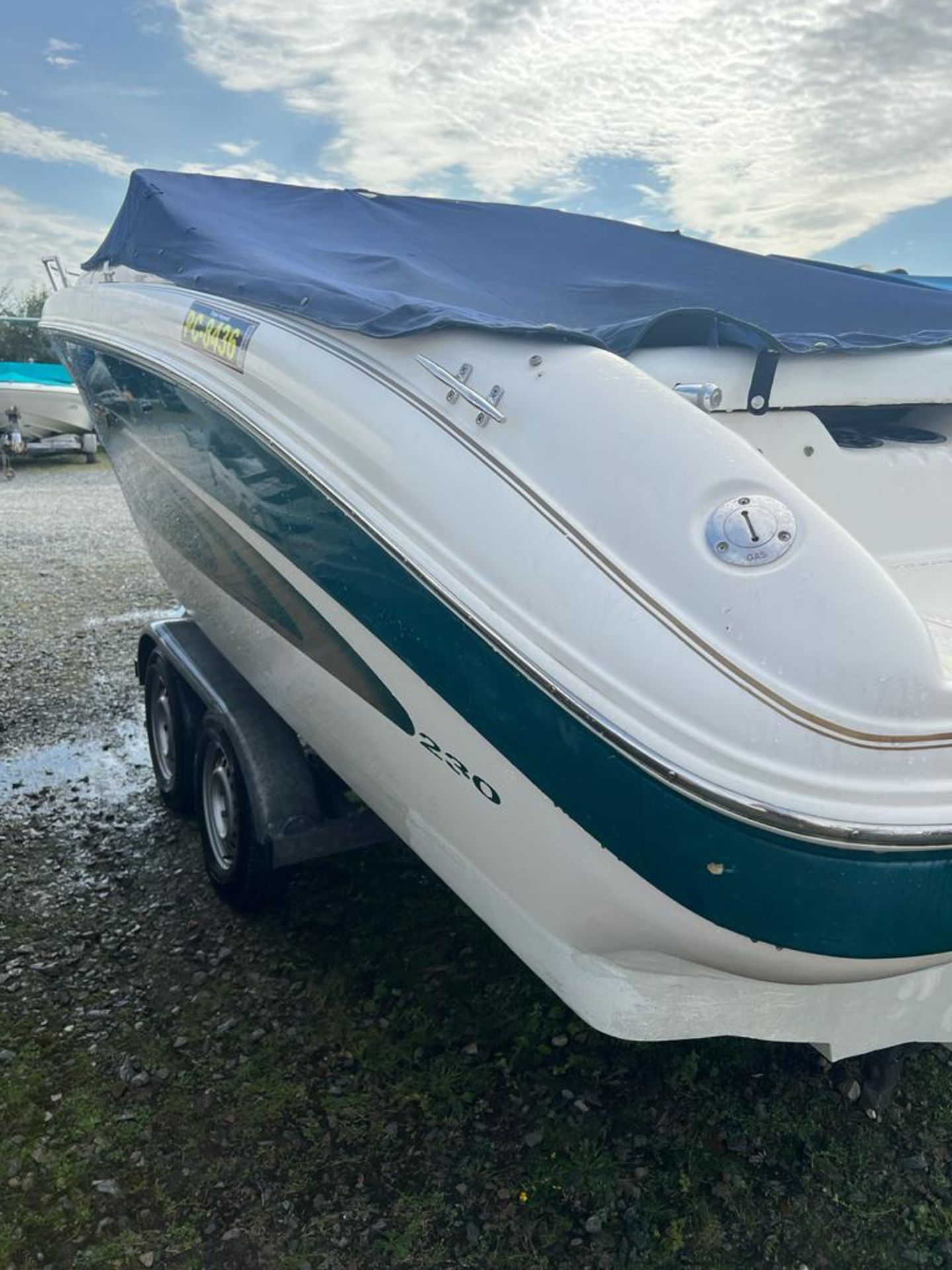 2001 Sea Ray 230 overnighter 5.7 V8 MerCruiser Inboard *NO VAT* - Image 4 of 27