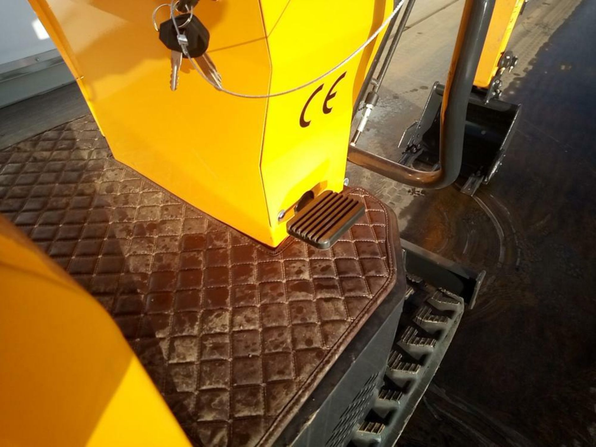 BRAND NEW 2021 PIPED MINI DIGGER / MICRO DIGGER, RUBBER TRACKS, BLADE, PIPED FOR BREAKER *PLUS VAT* - Image 7 of 9