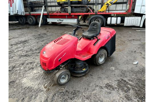 CASTLE GARDEN 11.5/92 RIDE ON MOWER WITH REAR COLLECTOR *PLUS VAT* - Image 2 of 5