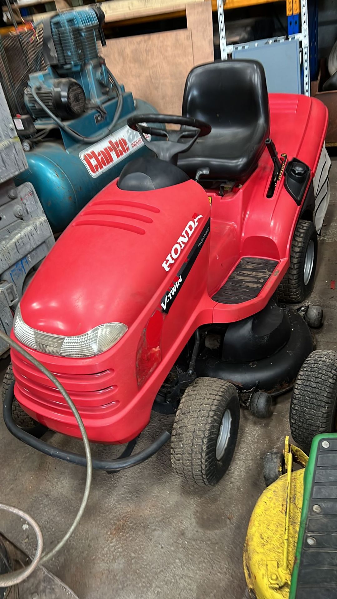 HONDA V-TWIN HYDROSTATIC RIDE-ON MOWER *NO VAT* - Image 8 of 8