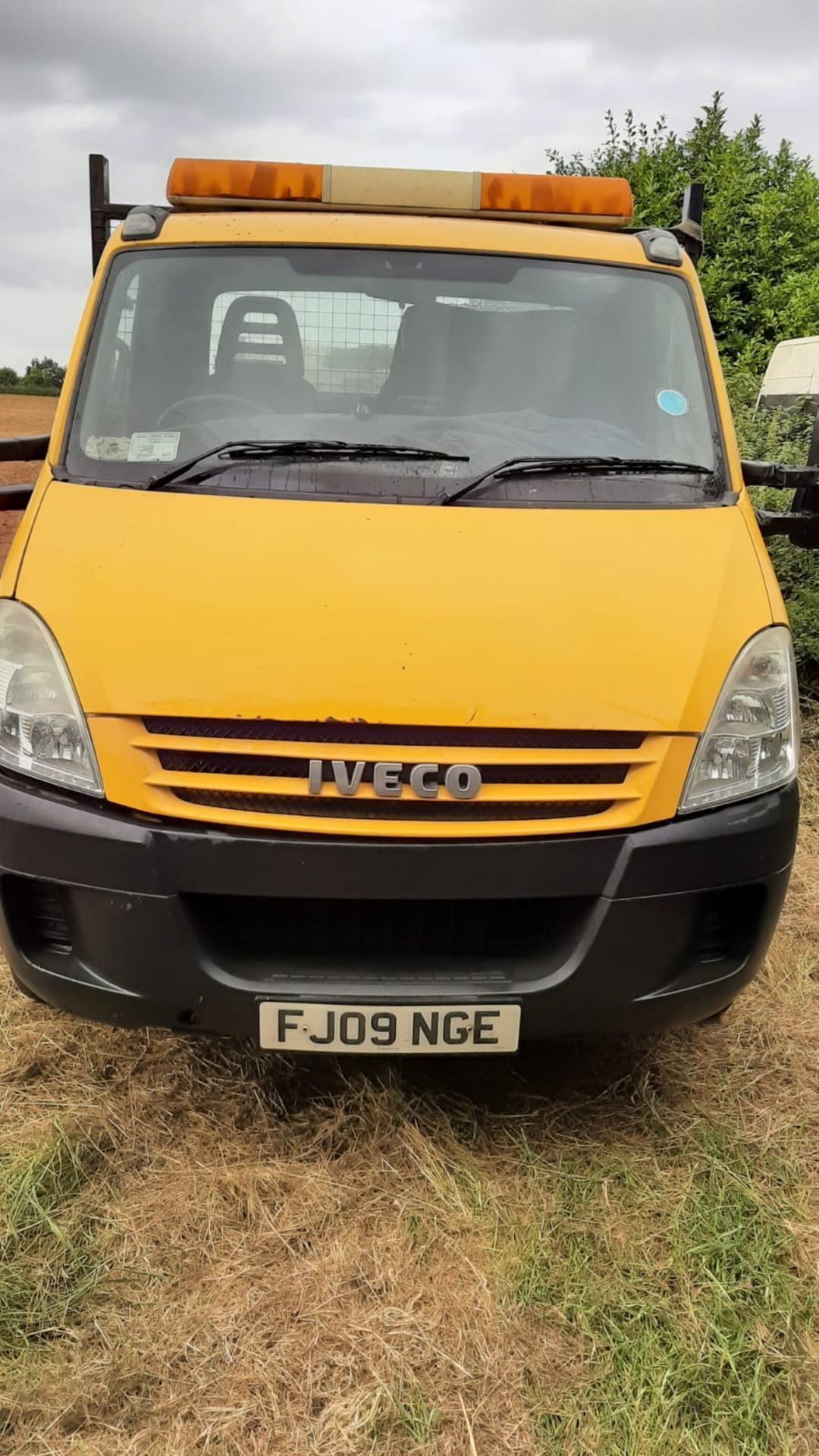 2009 IVECO DAILY 65C18 YELLOW 3 WAY TIPPER WITH TAIL LIFT *NO VAT* - Image 2 of 18