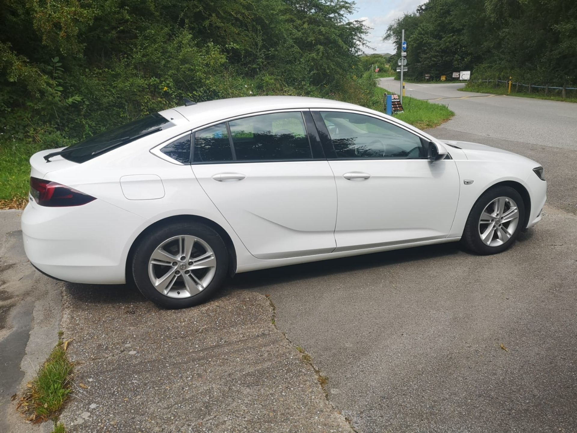 2018 VAUXHALL INSIGNIA TECH LINE NAV TURBO D WHITE HATCHBACK *NO VAT* - Image 7 of 14