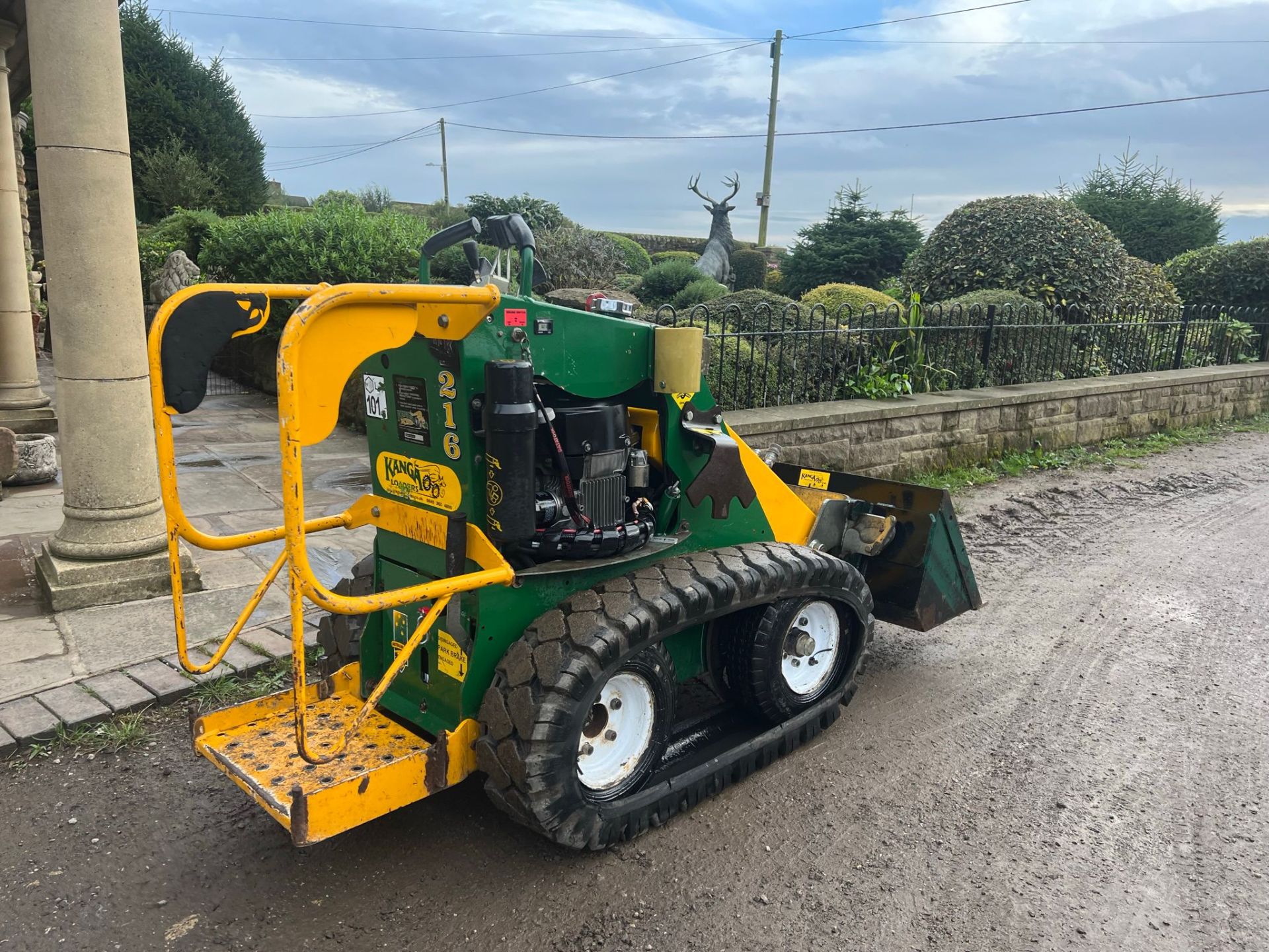 KANGA KID SKIDSTEER ON TRACKS! WITH ATTACHMENT *PLUS VAT* - Image 2 of 12