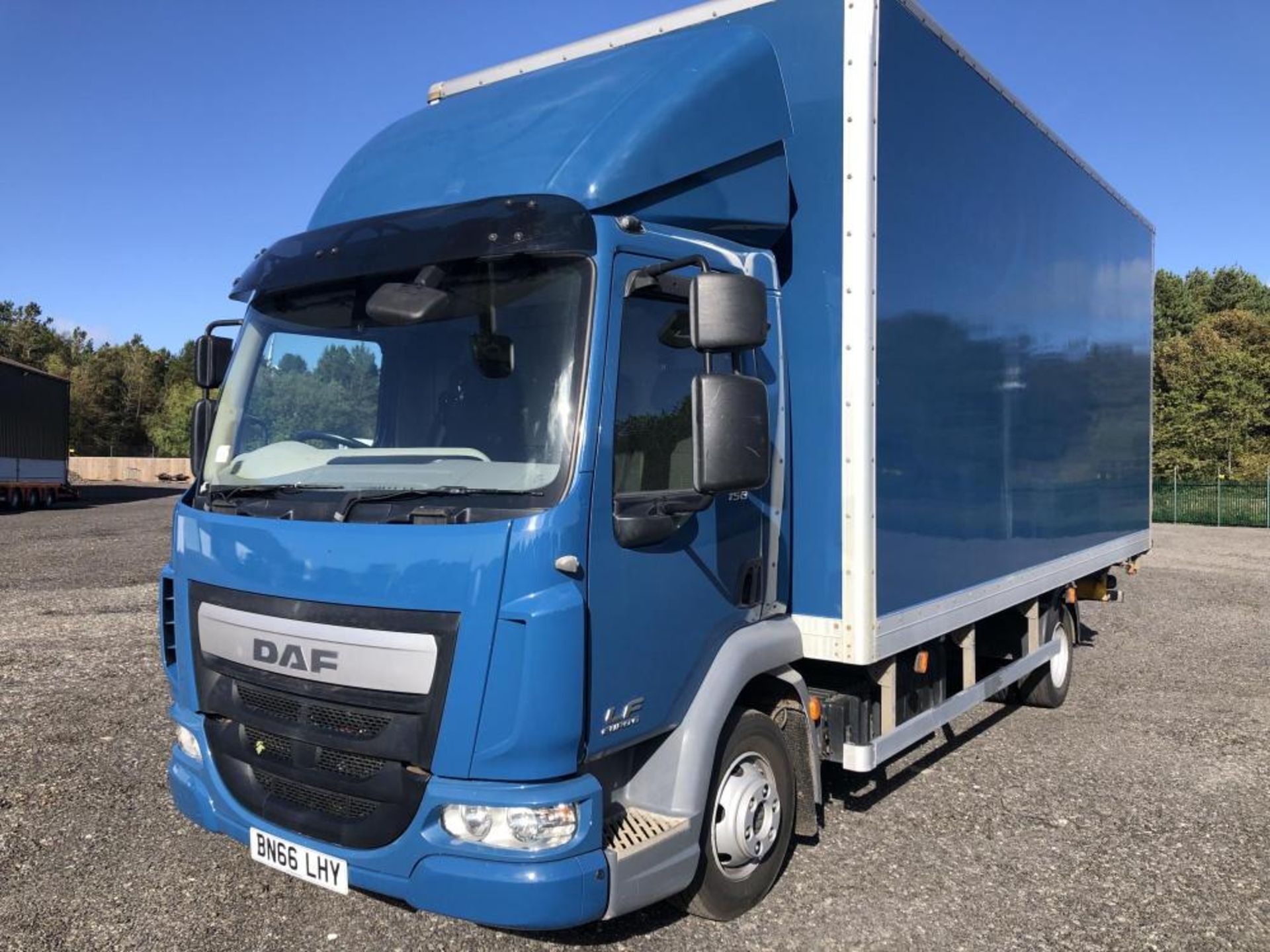 2017 DAF LF 45.150 7.5 ton BOX TRUCK WITH UNDER FLOOR TAIL LIFT *PLUS VAT* - Image 2 of 7