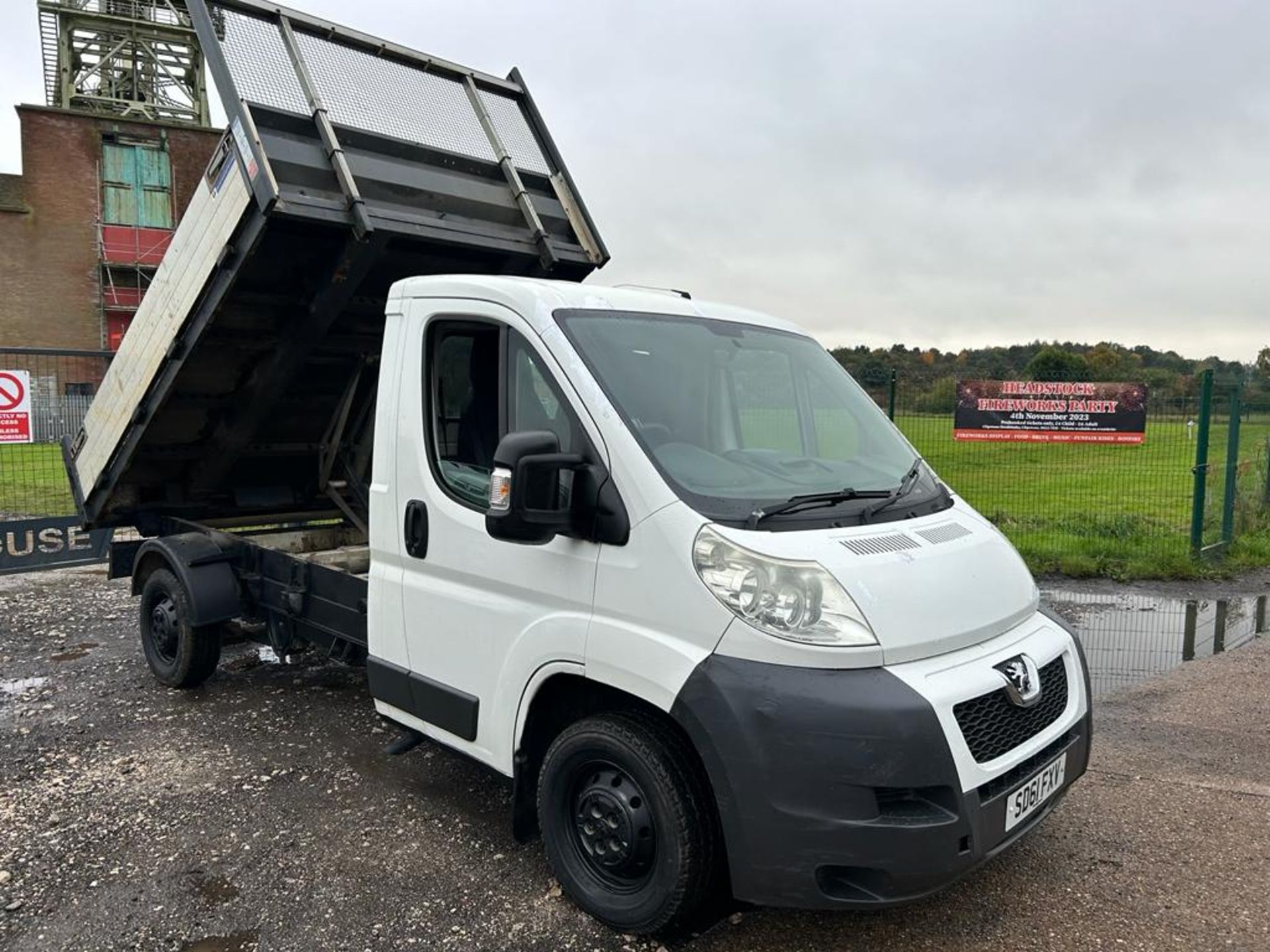 2011 PEUGEOT BOXER 335 L2 HDI WHITE CHASSIS CAB TIPPER BODY *NO VAT* - Image 2 of 16