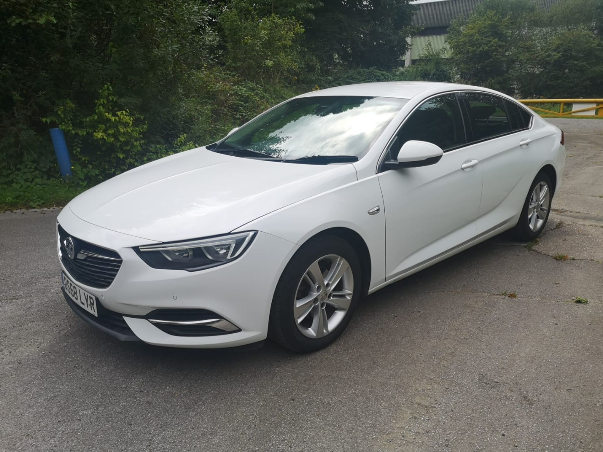 2018 VAUXHALL INSIGNIA TECH LINE NAV TURBO D WHITE HATCHBACK *NO VAT* - Image 2 of 14