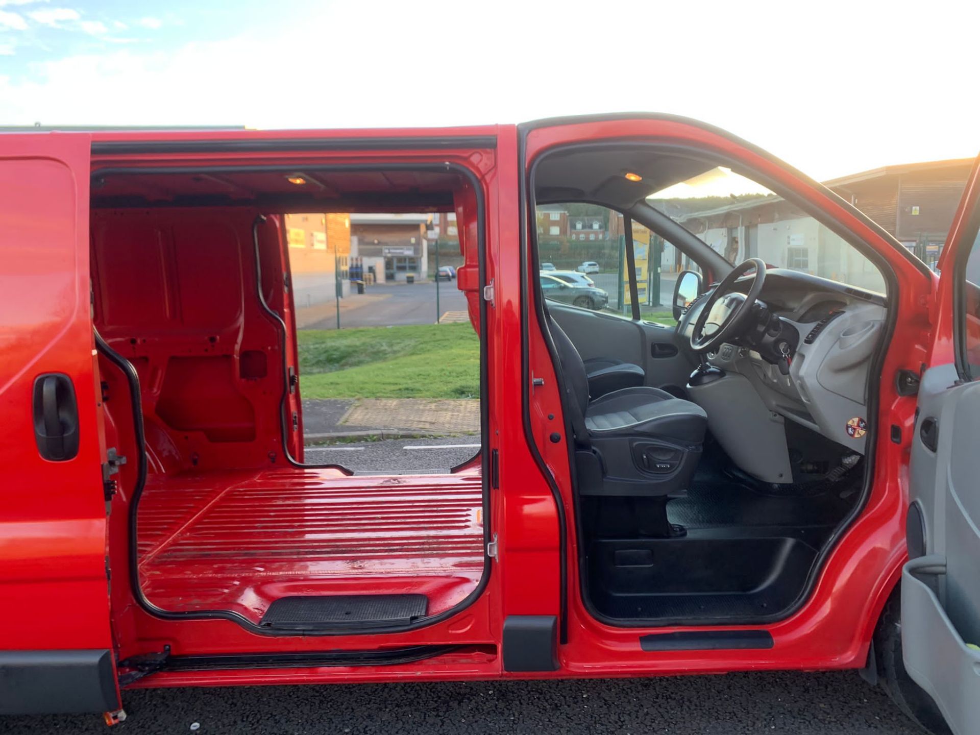 2007 RENAULT TRAFIC LL29 DCI 150 S-A RED PANEL VAN *NO VAT* - Image 13 of 22