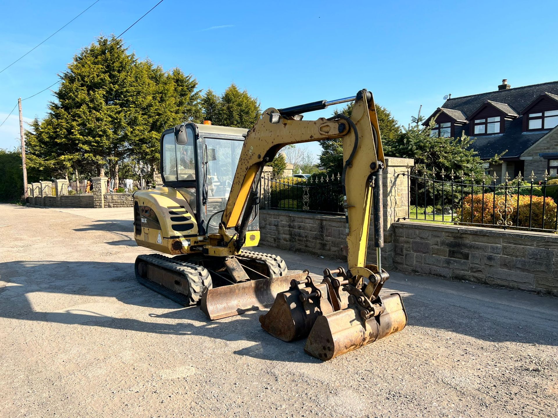 2012 Caterpillar 302.5C 2.5 Ton Mini Digger, Runs Drives And Digs, Showing A Low 3711 Hours! - Image 2 of 22