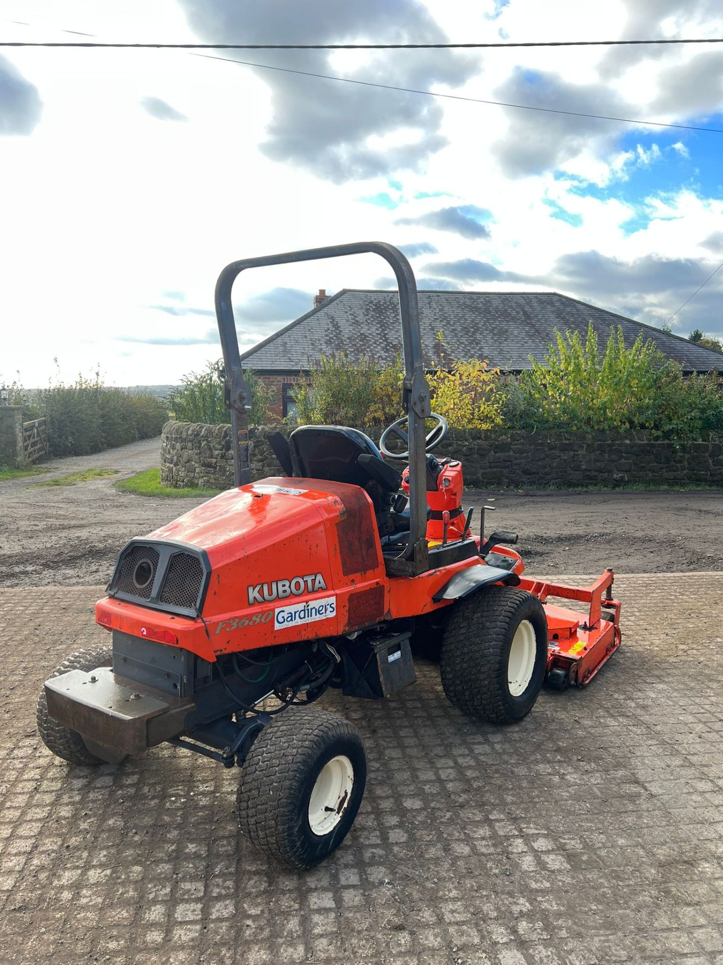 KUBOTA F3680 4WD OUTFRONT RIDE ON MOWER *PLUS VAT* - Image 10 of 12