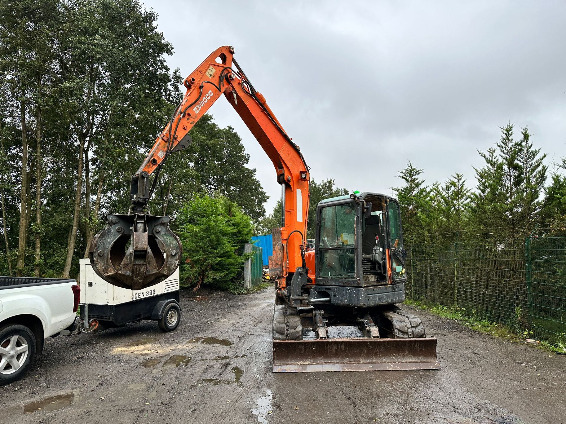 2012 DOOSAN DX80R EXCAVATOR WITH 5 TINE ORANGE PEEL GRAB *PLUS VAT* - Image 5 of 23