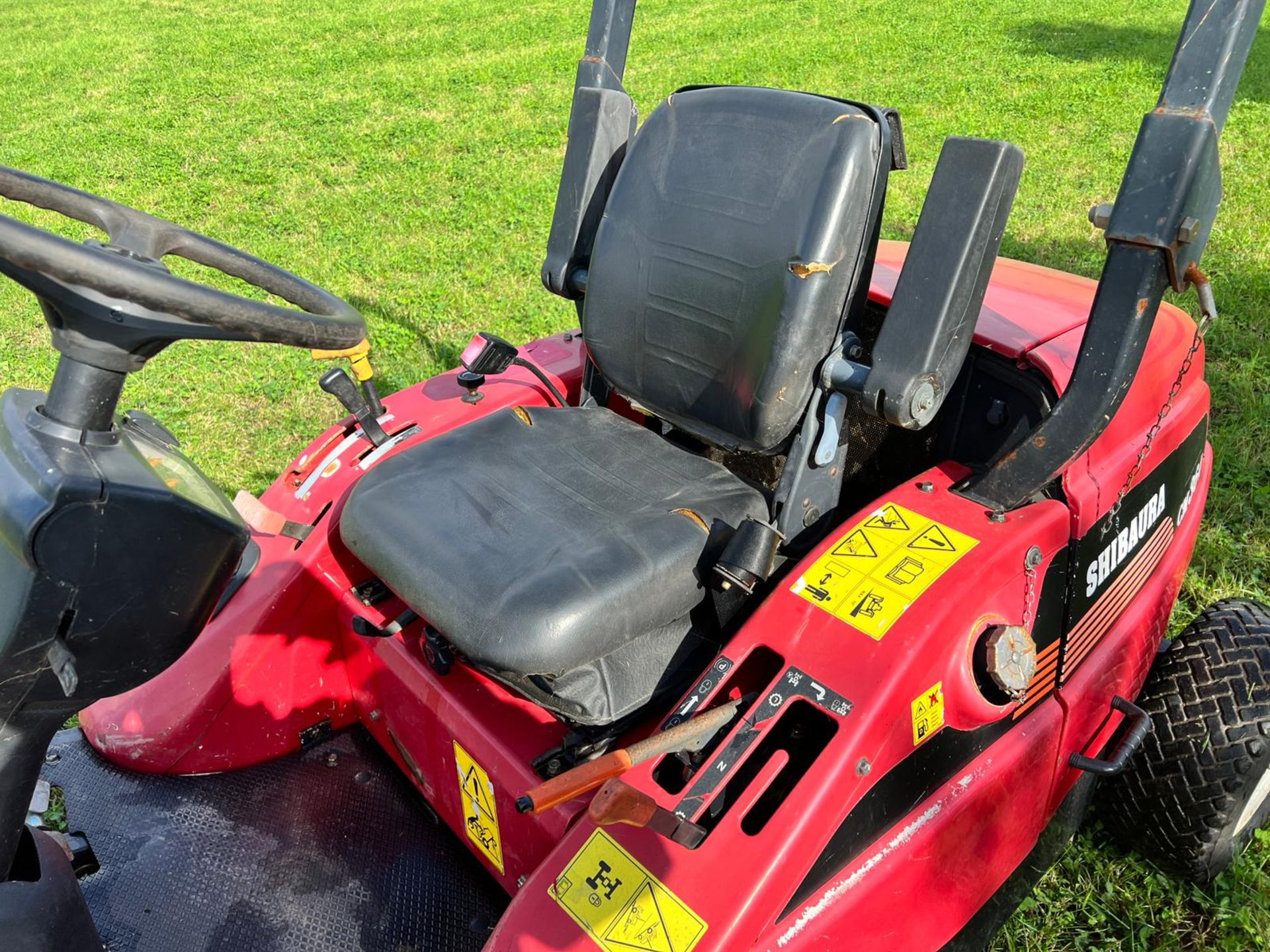 Shibaura CM364 4WD Outfront Ride On Mower *PLUS VAT* - Image 9 of 17