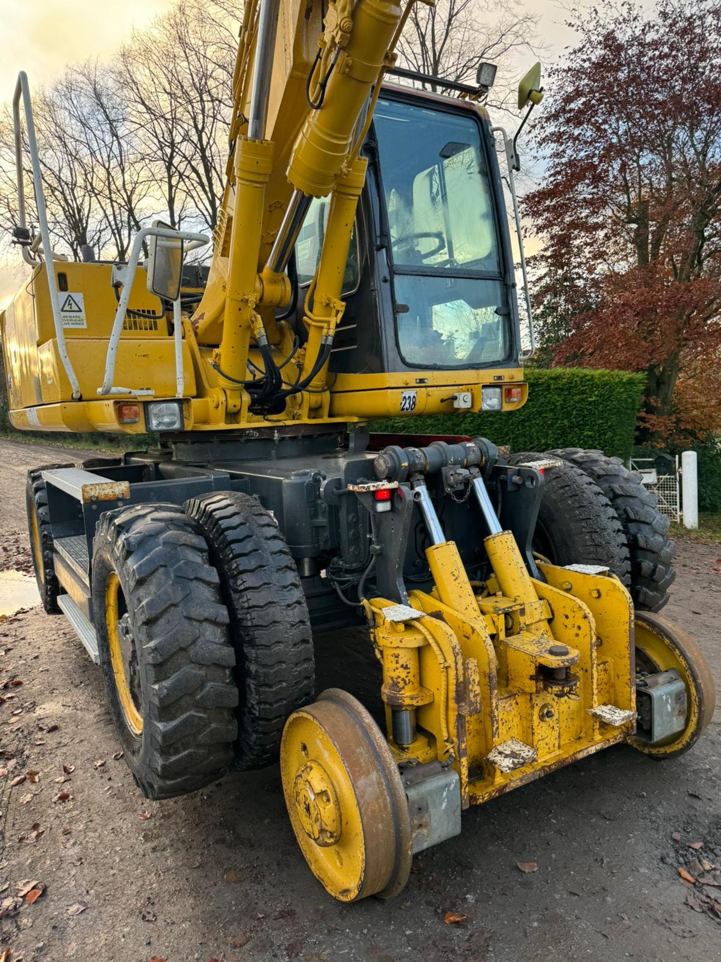 2003 KOMATSU PW150ES-6K 4WD WHEELED EXCAVATOR C/W HITCH & RAILWAY GEAR *PLUS VAT* - Image 9 of 22