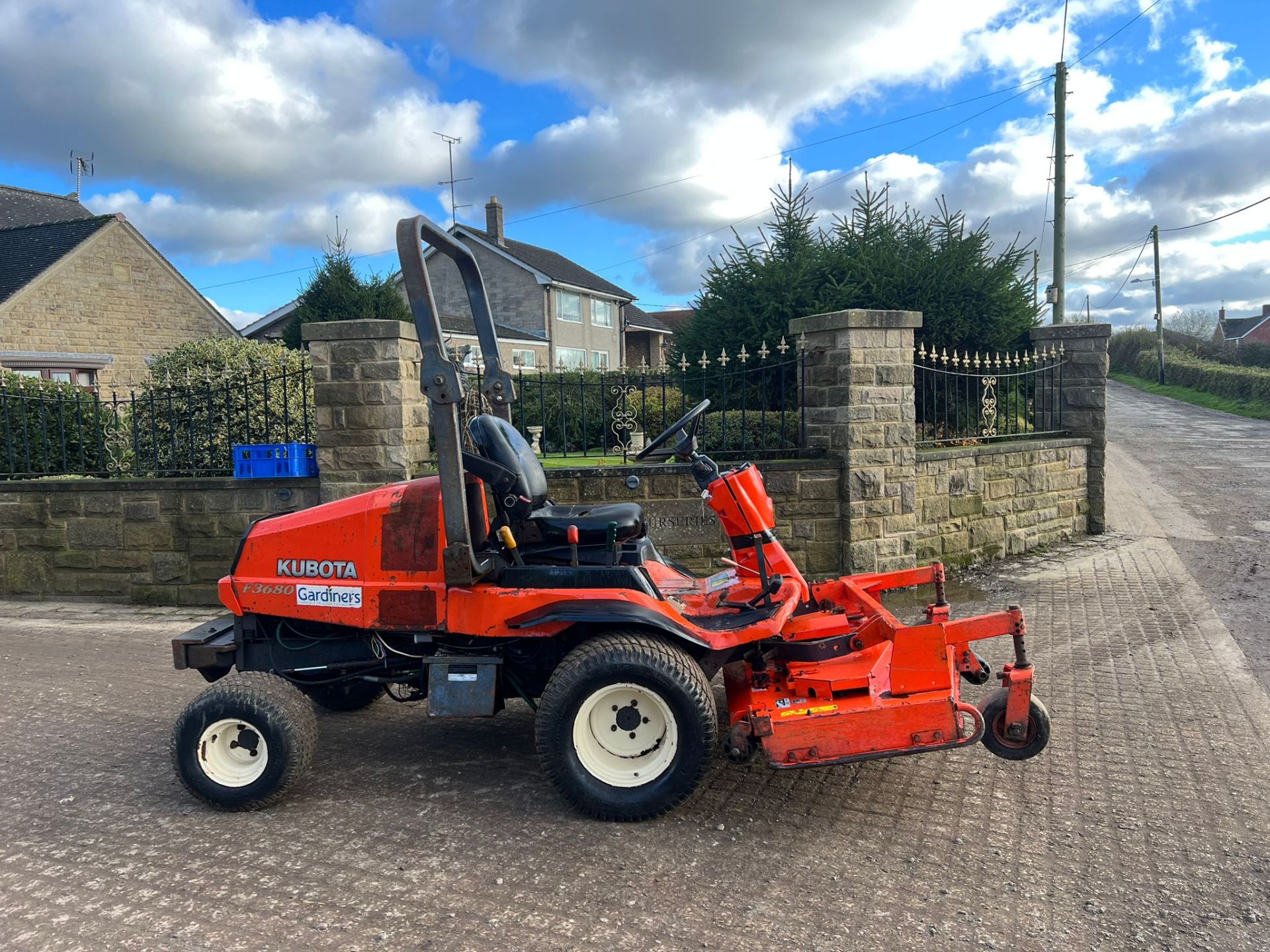 KUBOTA F3680 4WD OUTFRONT RIDE ON MOWER *PLUS VAT* - Image 12 of 12