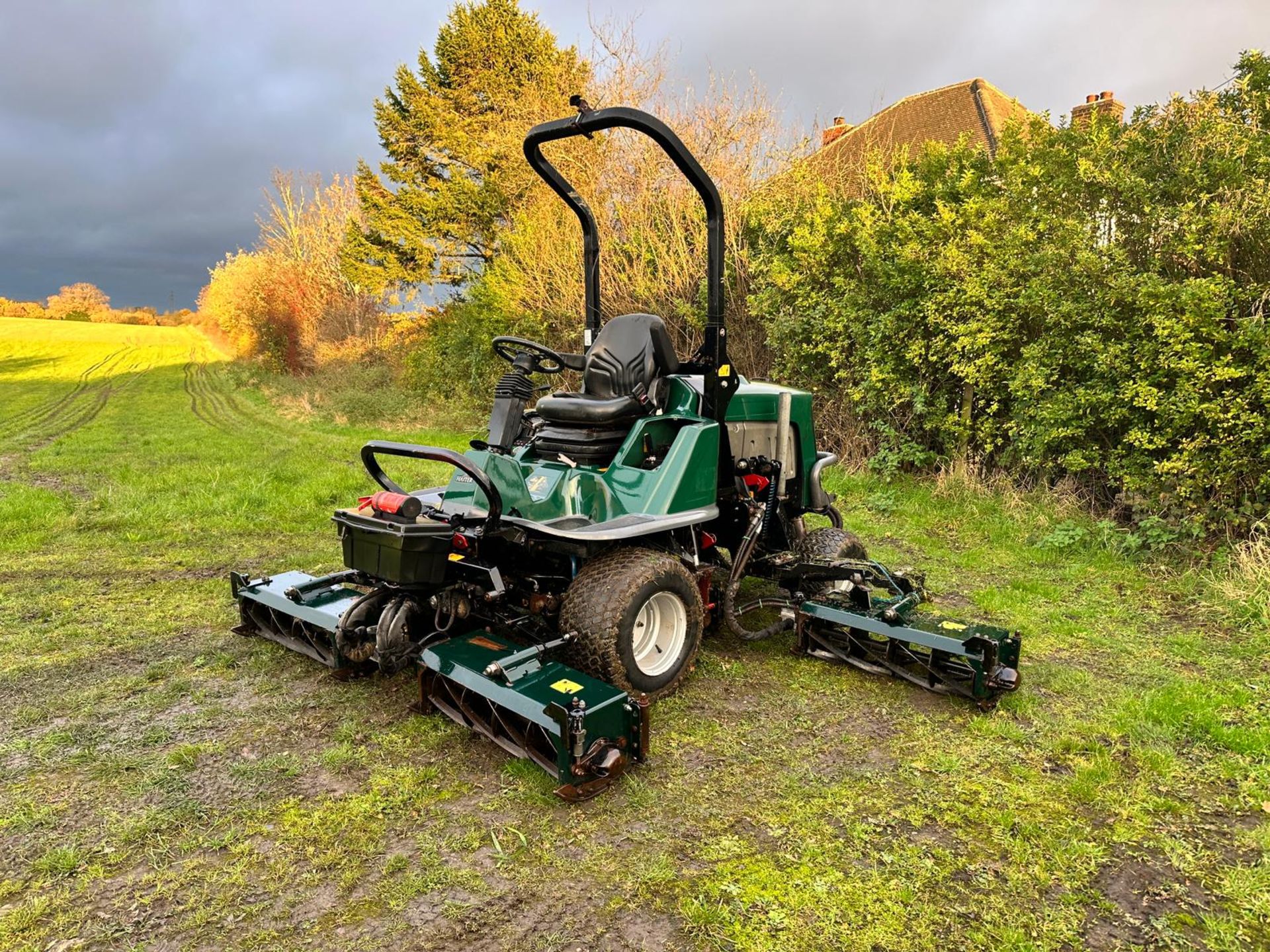 2009 HAYTER T424 4WD 5 GANG RIDE ON CYLINDER MOWER *PLUS VAT* - Image 2 of 10