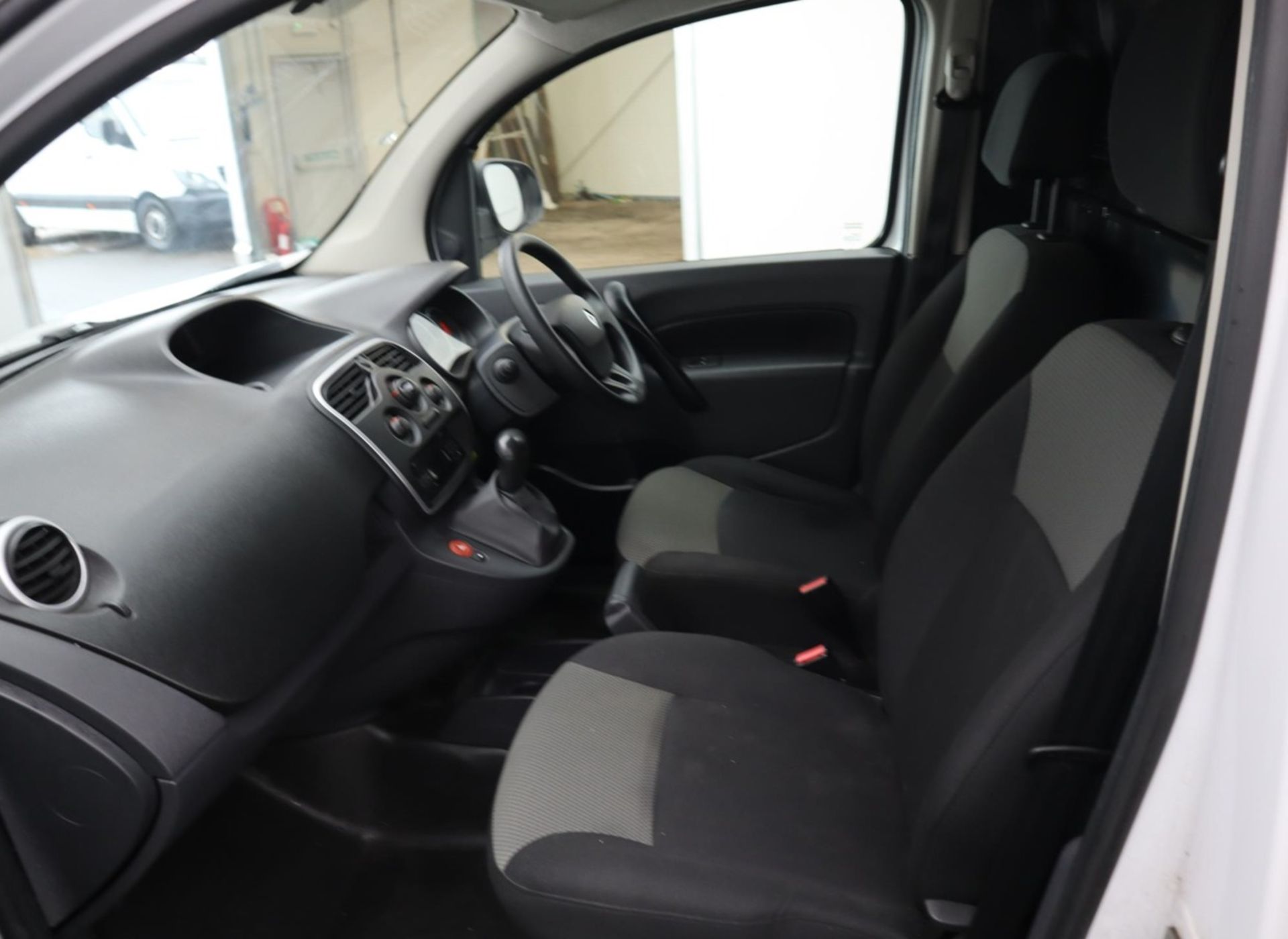 2019 RENAULT KANGOO BUSINESS ML20 I ZE 33 WHITE PANEL VAN *PLUS VAT* - Image 5 of 6