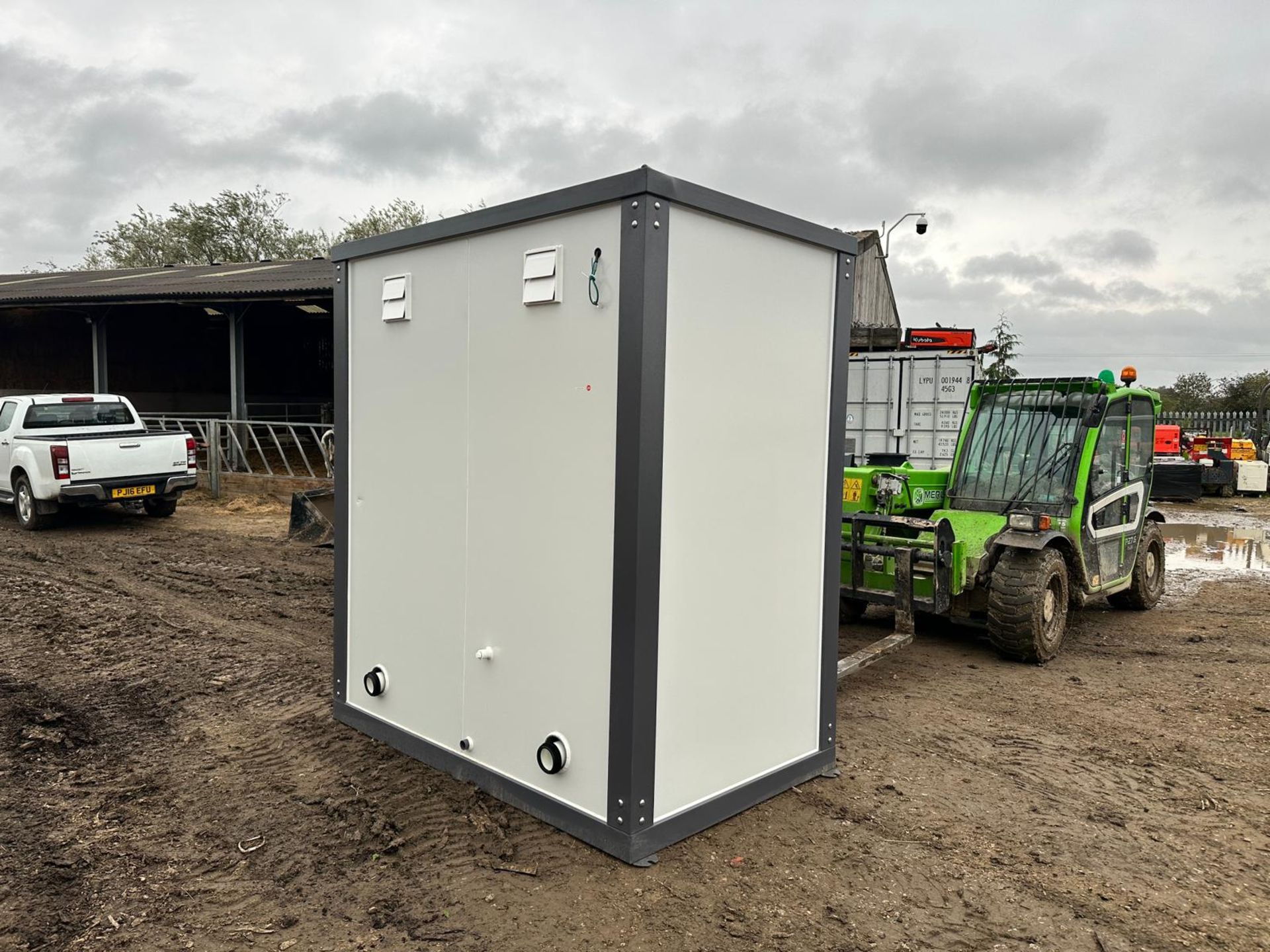 NEW/UNUSED BASTONE PORTABLE DOUBLE UNISEX TOILET BLOCK *PLUS VAT* - Image 4 of 15