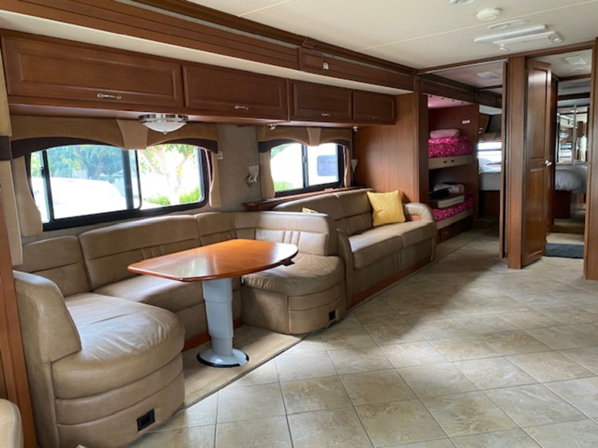 2010 FLEETWOOD DISCOVERY 40G AMERICAN MOTORHOME RV *NO VAT* - Image 32 of 39