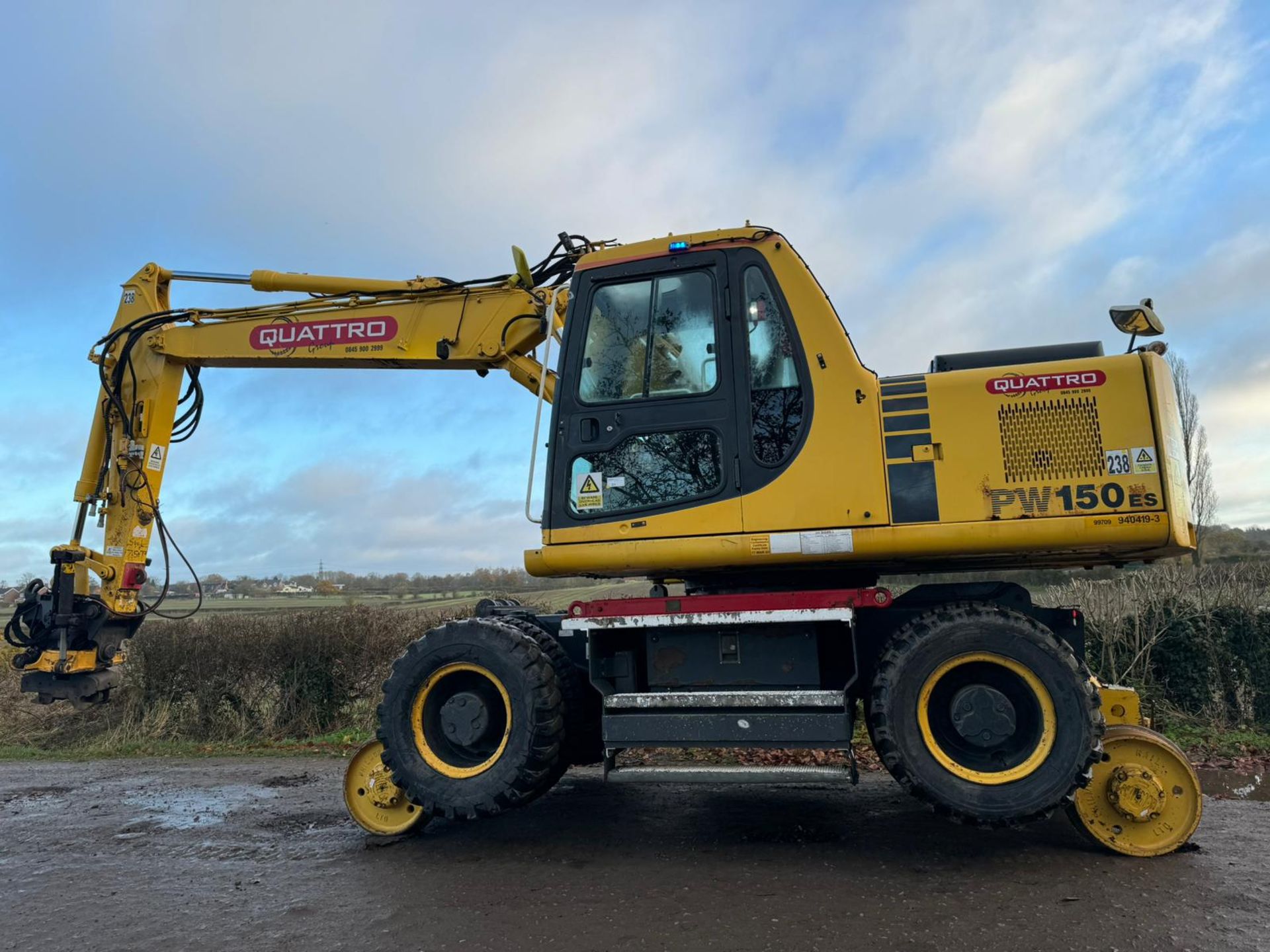 2003 KOMATSU PW150ES-6K 4WD WHEELED EXCAVATOR C/W HITCH & RAILWAY GEAR *PLUS VAT* - Image 3 of 22