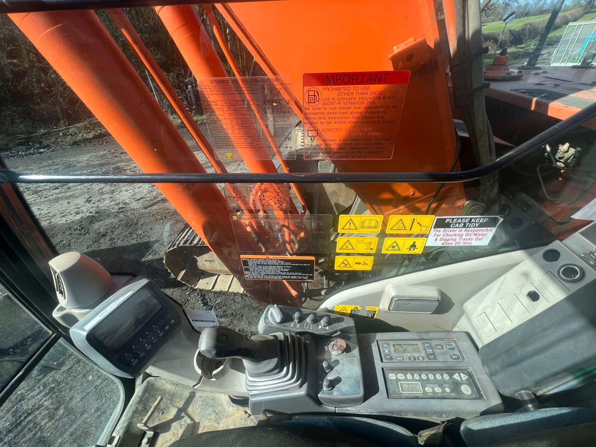 2012 HITACHI ZAXIS 225USLS 22 TON DIGGER *PLUS VAT* - Image 9 of 11