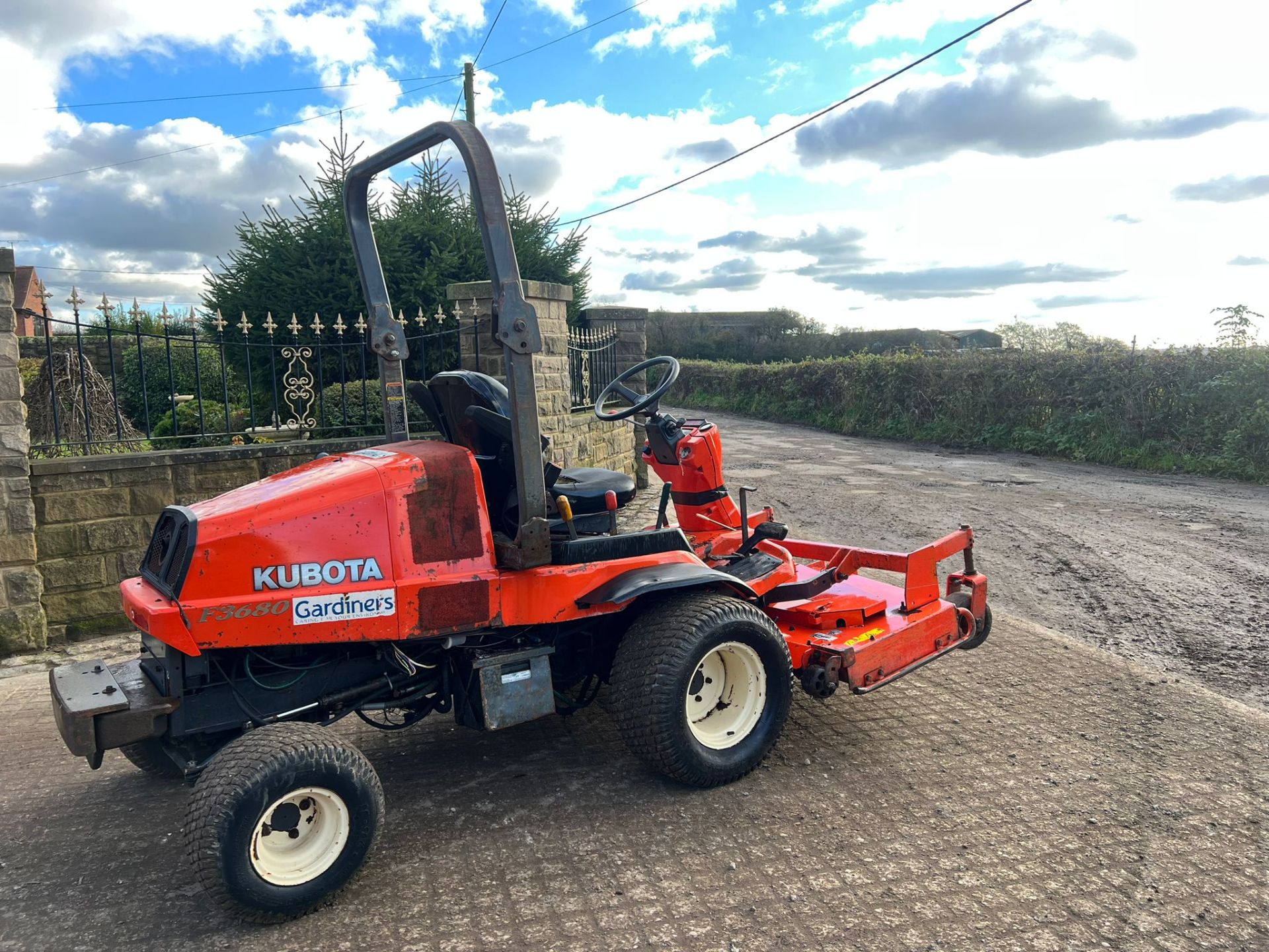 KUBOTA F3680 4WD OUTFRONT RIDE ON MOWER *PLUS VAT* - Image 11 of 12