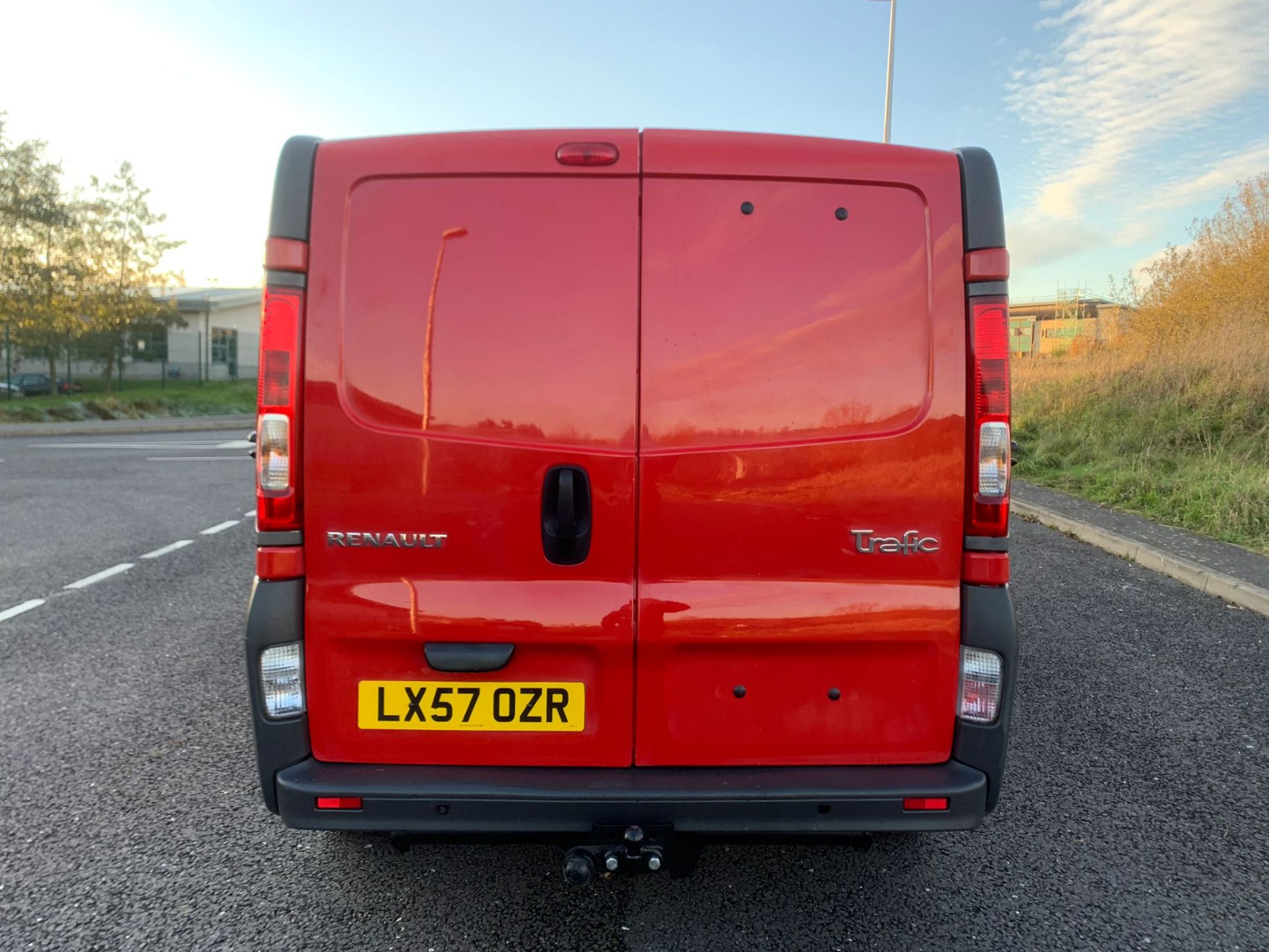 2007 RENAULT TRAFIC LL29 DCI 150 S-A RED PANEL VAN *NO VAT* - Image 8 of 22