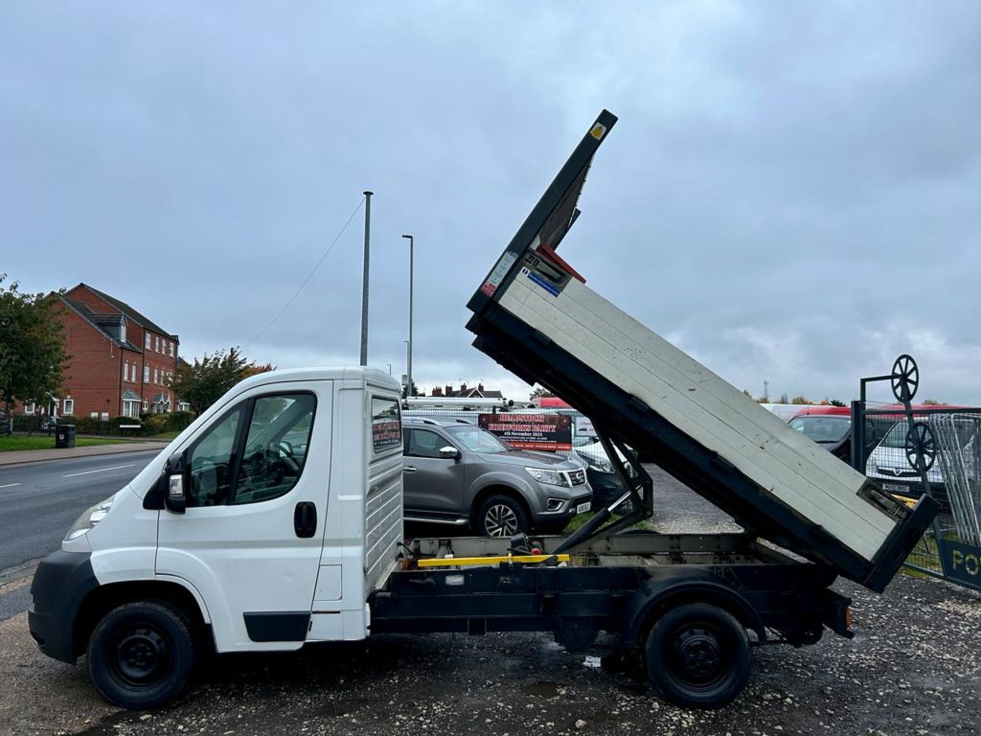 2011 PEUGEOT BOXER 335 L2 HDI WHITE CHASSIS CAB TIPPER BODY *NO VAT* - Image 4 of 16