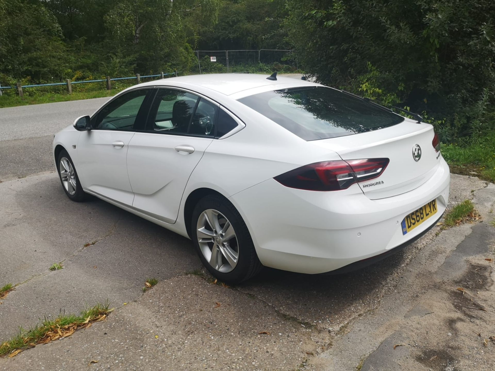 2018 VAUXHALL INSIGNIA TECH LINE NAV TURBO D WHITE HATCHBACK *NO VAT* - Image 6 of 14