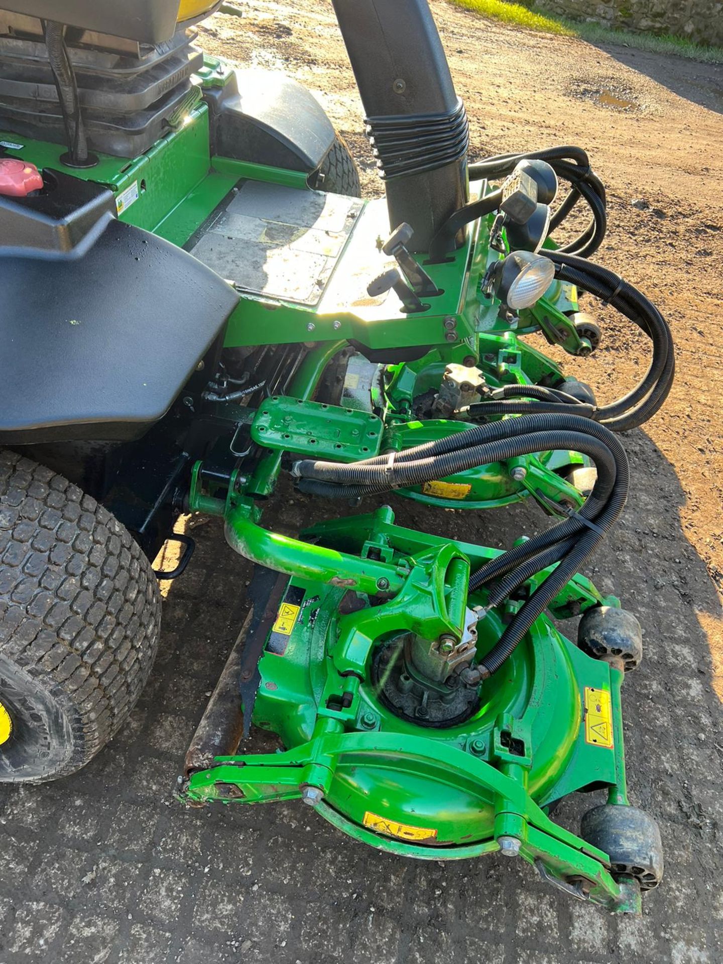 John Deere 8800 4WD Ride On Lawn Mower *PLUS VAT* - Image 9 of 18