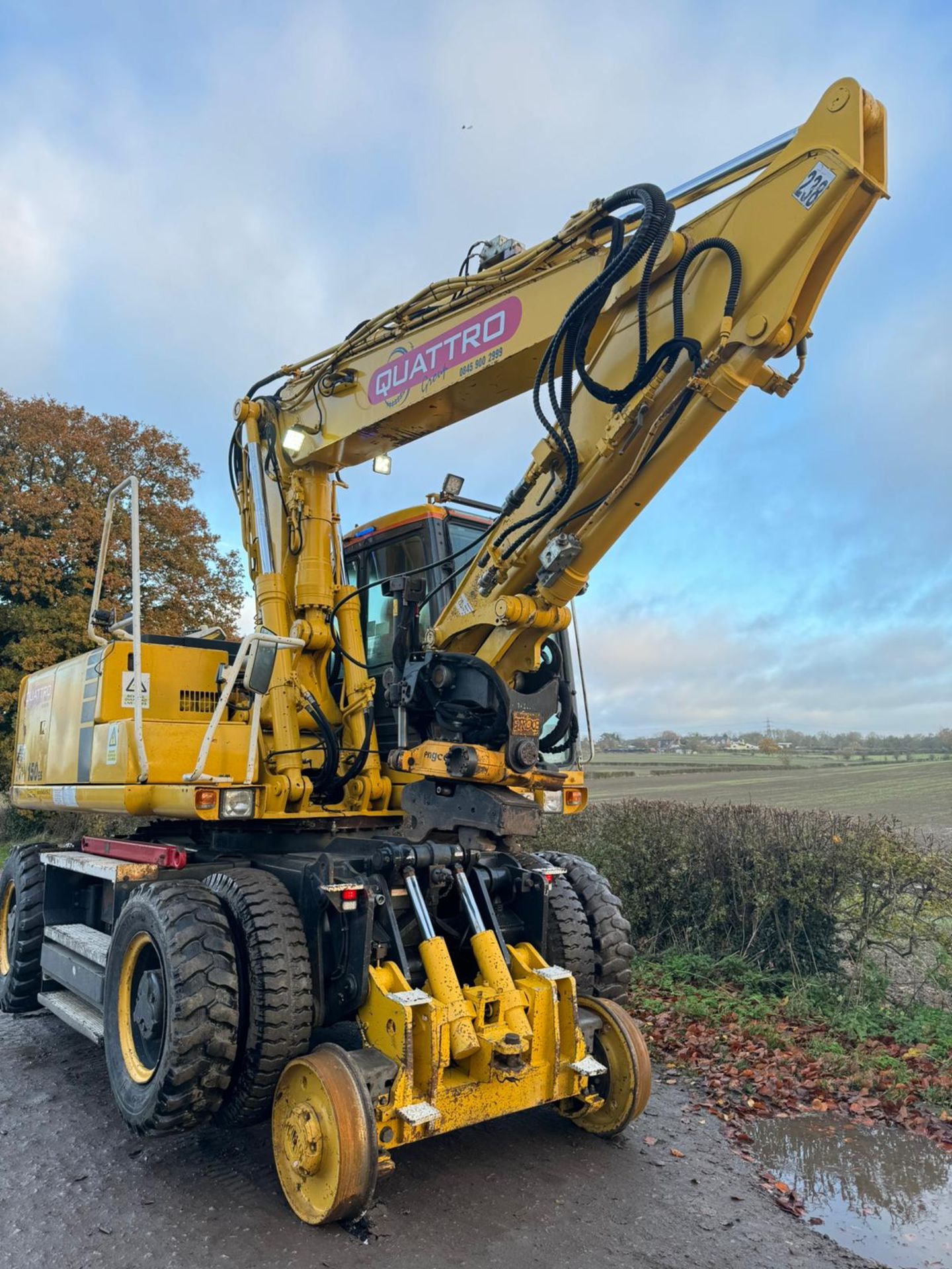 2003 KOMATSU PW150ES-6K 4WD WHEELED EXCAVATOR C/W HITCH & RAILWAY GEAR *PLUS VAT* - Image 8 of 22