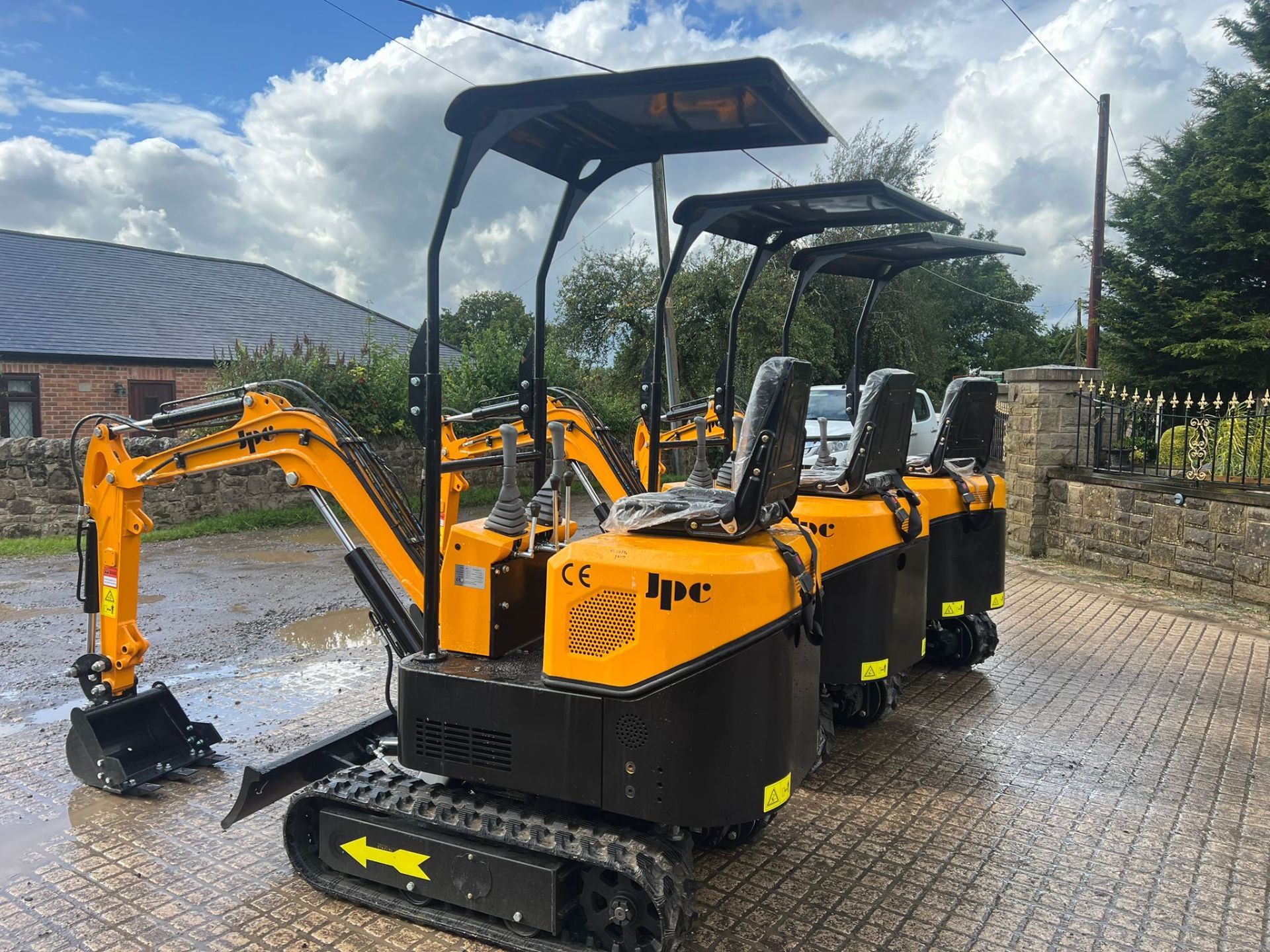 NEW/UNUSED JPC HT12 MINI EXCAVATOR *PLUS VAT* - Image 2 of 10