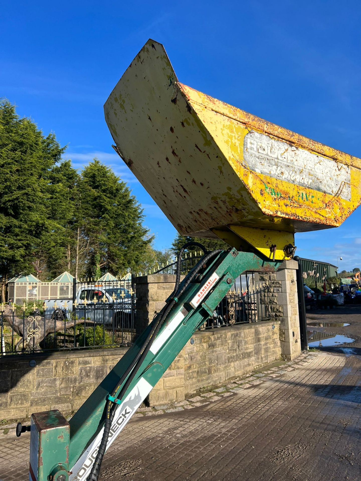 Roughneck high tip ride on dumper *PLUS VAT* - Image 11 of 15