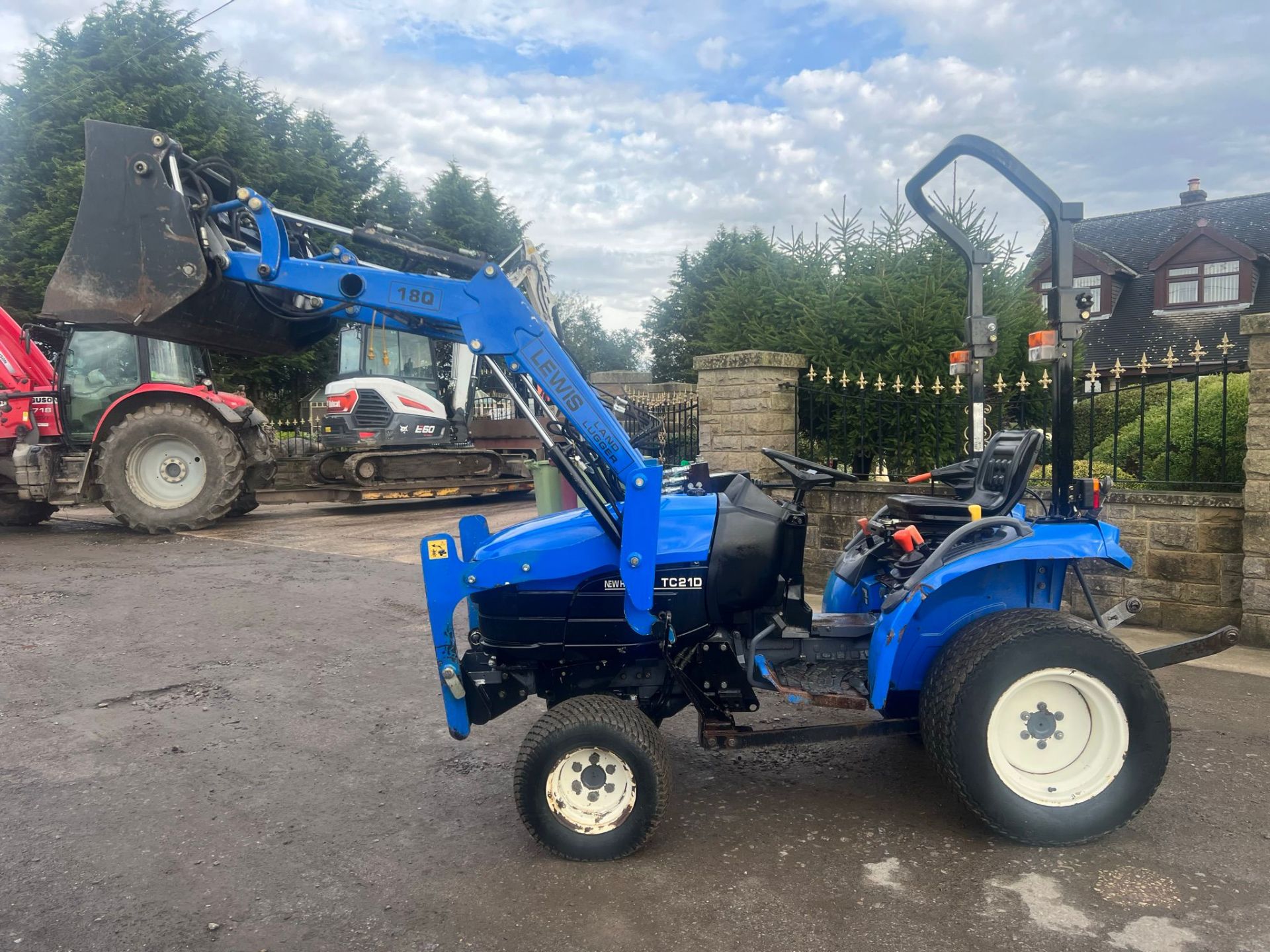 NEW HOLLAND TC21D LOADER TRACTOR *PLUS VAT* - Image 4 of 16