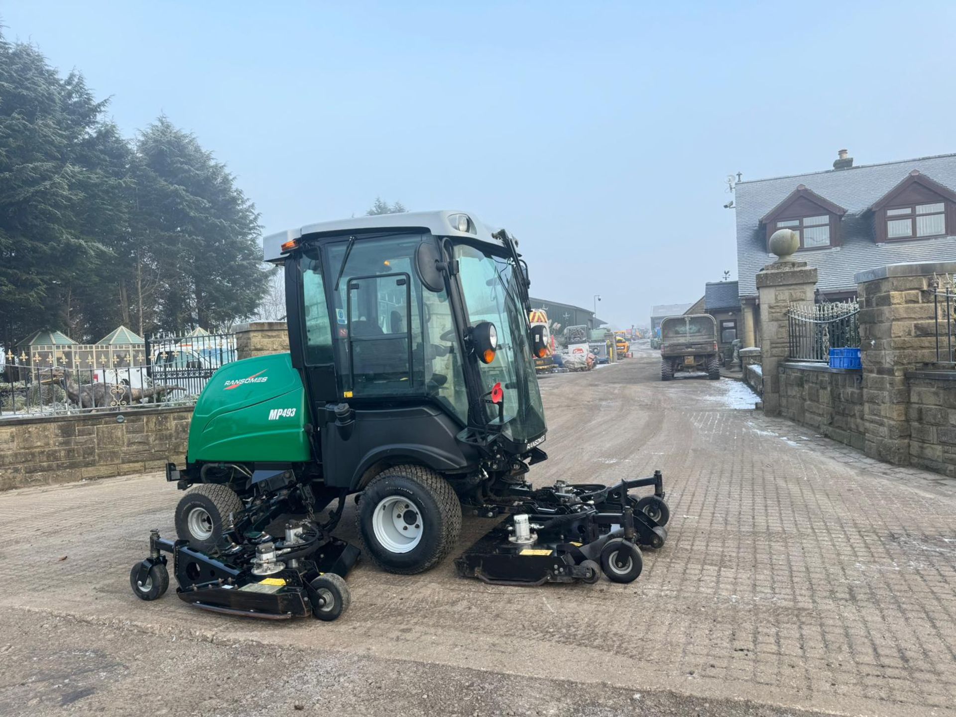 2016 RANSOMES RMP493 BATWING RIDE ON LAWN MOWER WITH FULL GLASS CAB *PLUS VAT*