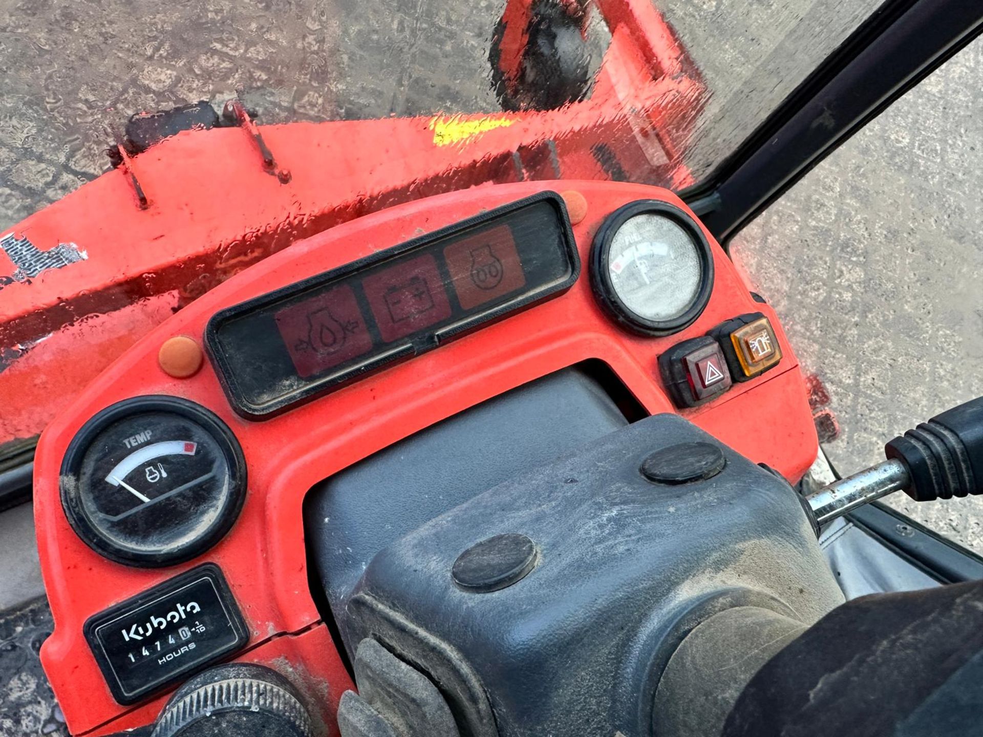 KUBOTA F2880 4WD OUTFRONT RIDE ON MOWER WITH CAB *PLUS VAT* - Image 15 of 15