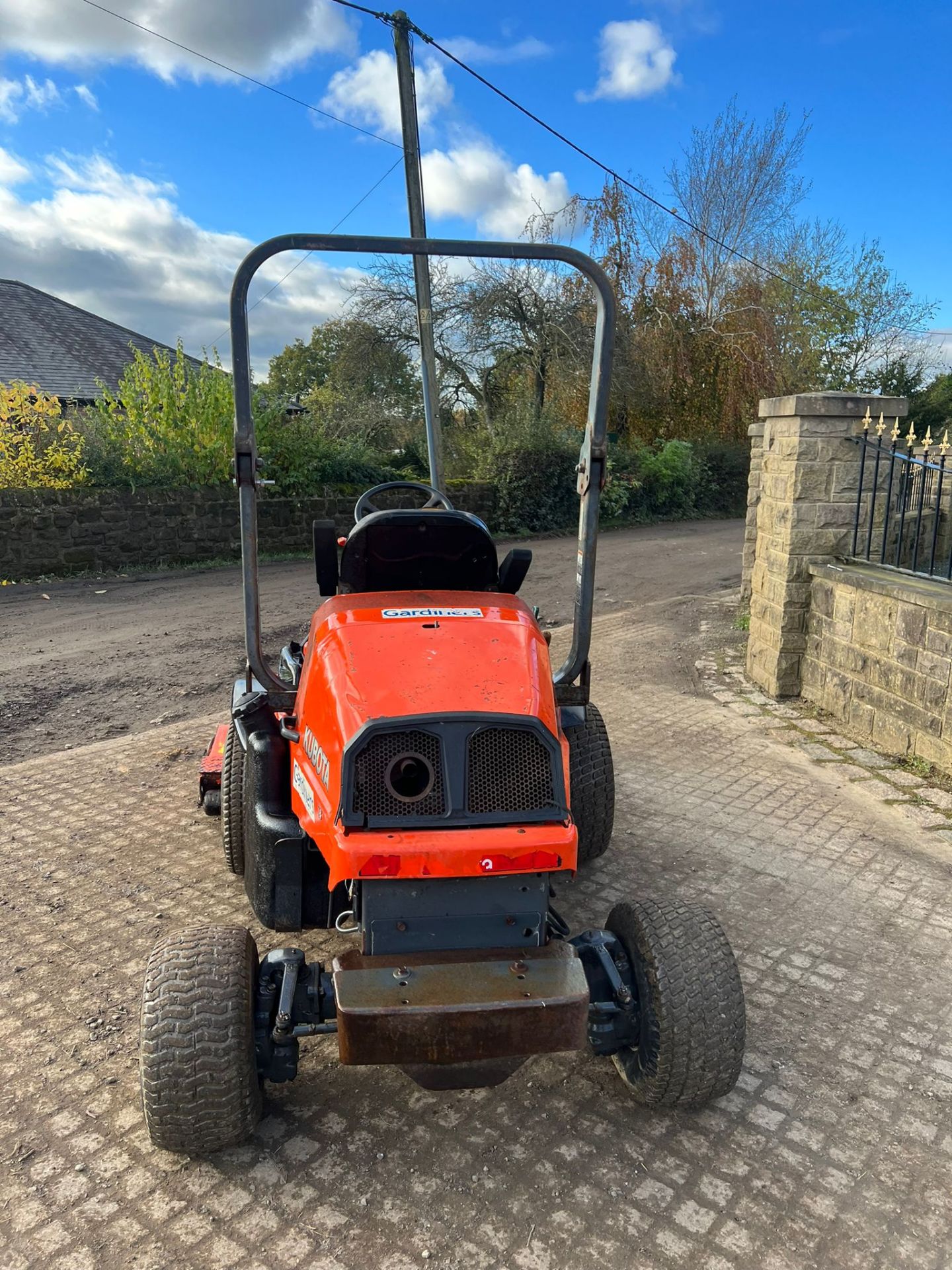 KUBOTA F3680 4WD OUTFRONT RIDE ON MOWER *PLUS VAT* - Image 8 of 12