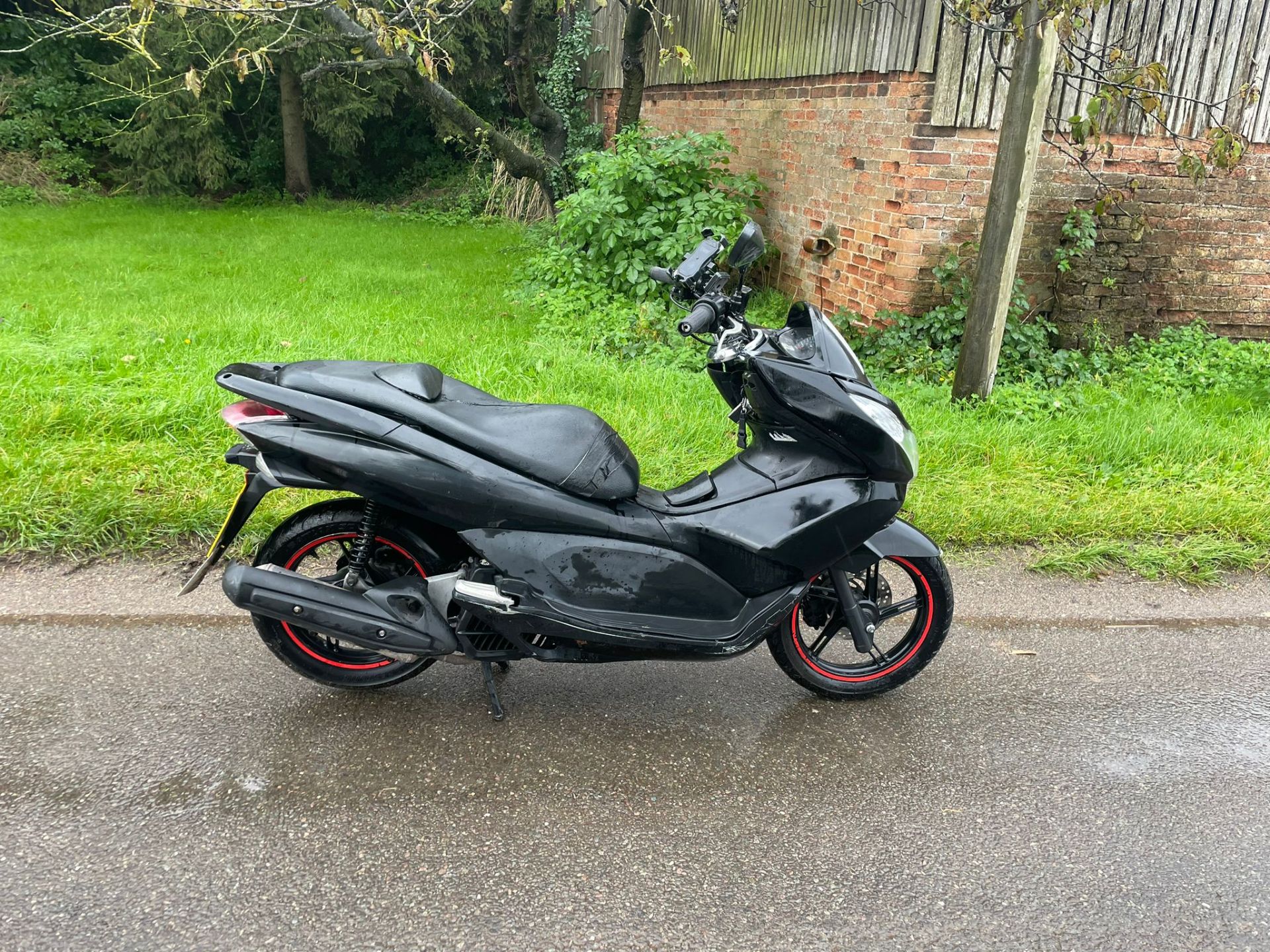 2011 HONDA WW 125 EX2-A BLACK *NO VAT* - Image 2 of 11