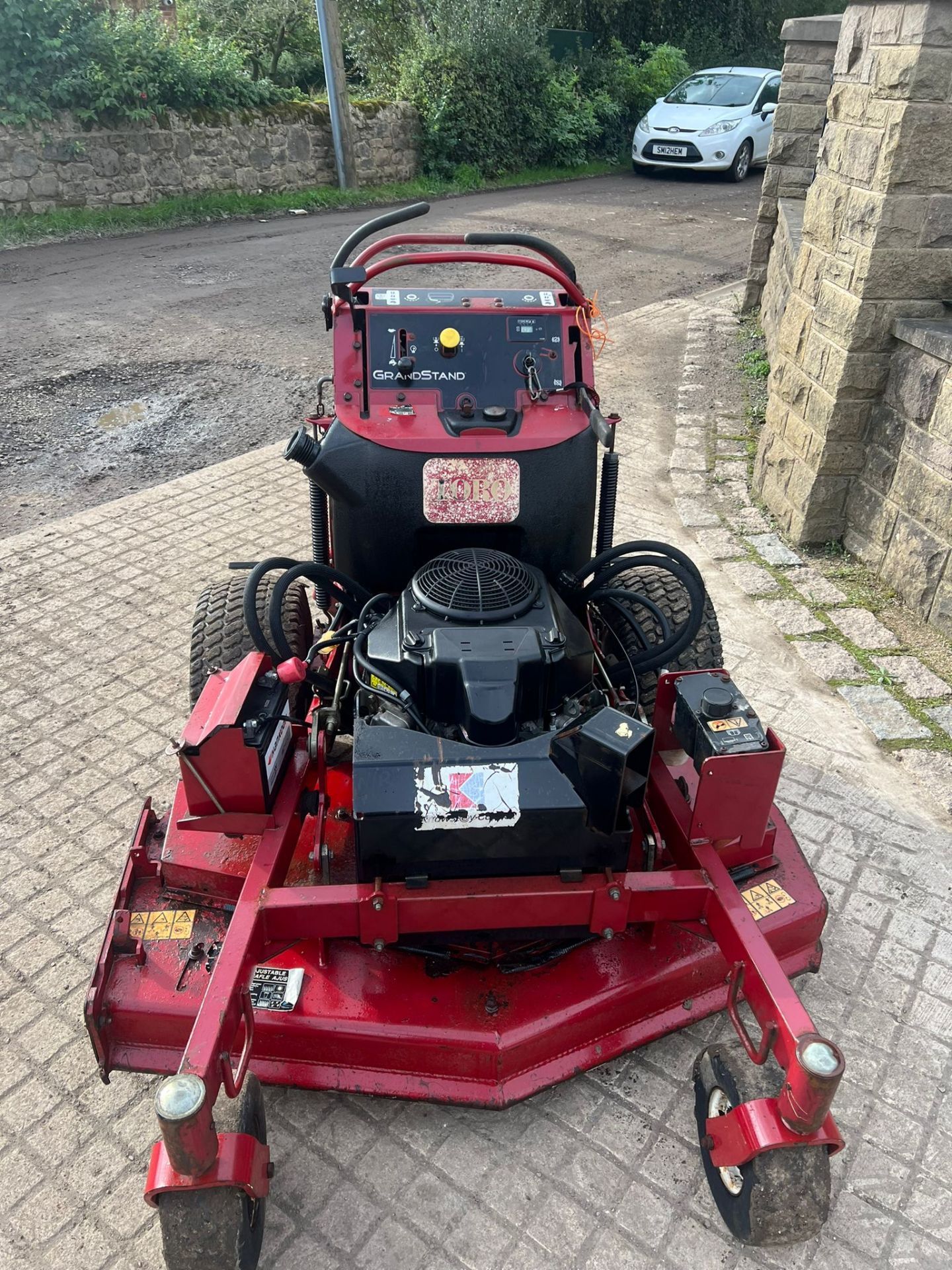 2013 TORO GRANDSTAND 48 STAND ON MOWER *PLUS VAT* - Image 3 of 10