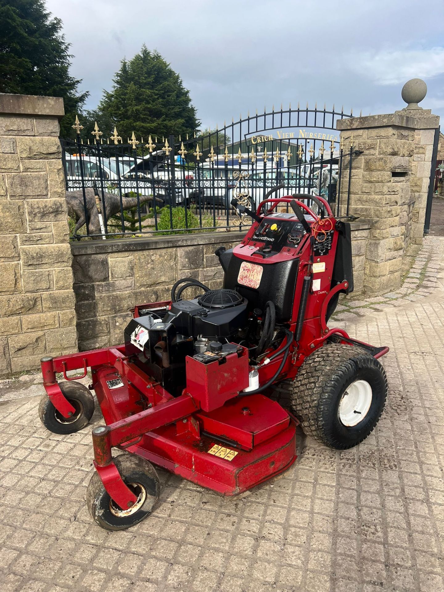 2013 TORO GRANDSTAND 48 STAND ON MOWER *PLUS VAT* - Image 5 of 10