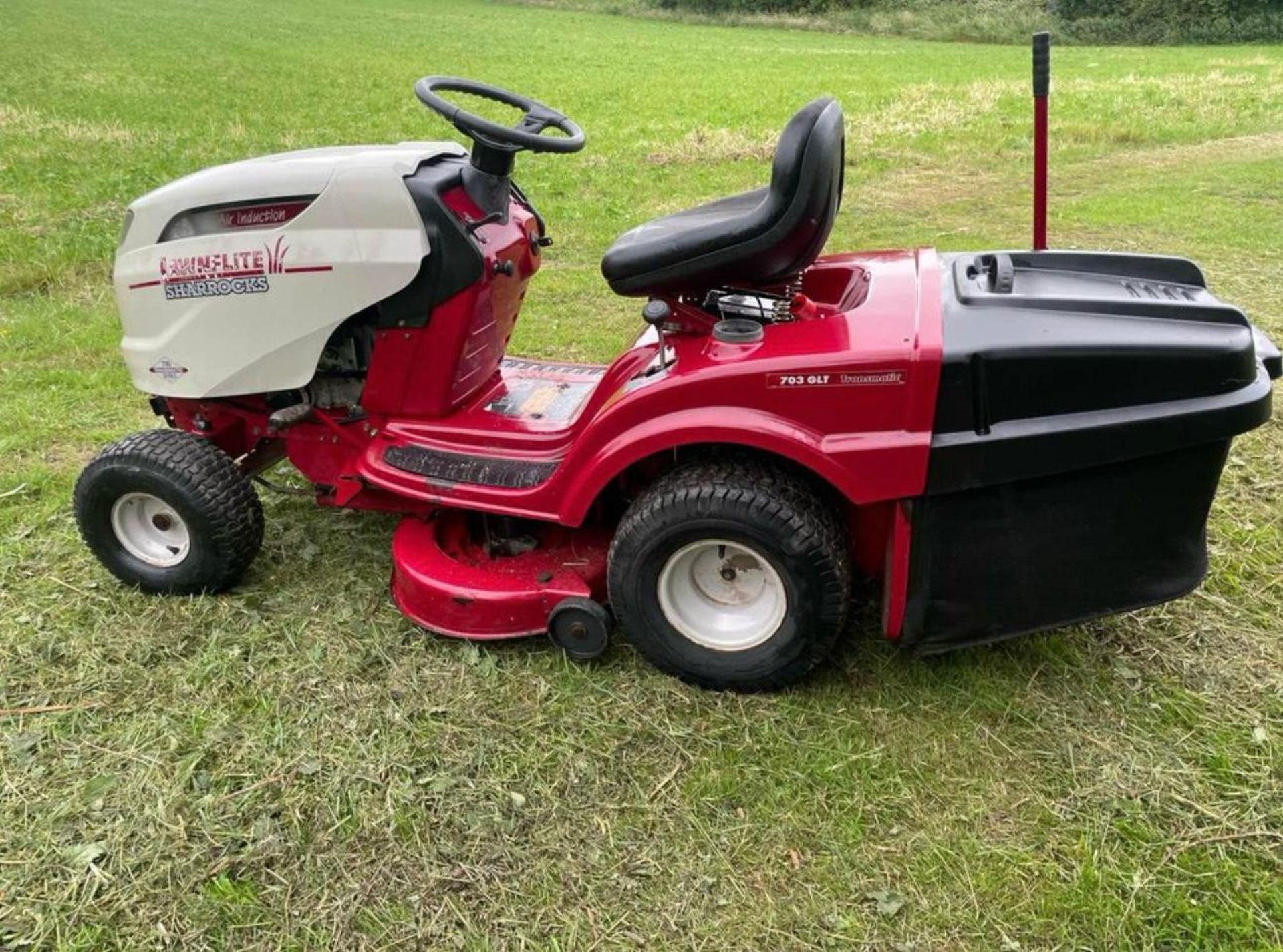 LAWNFLITE 703GLT RIDE ON MOWER WITH REAR COLLECTOR *PLUS VAT* - Image 4 of 8