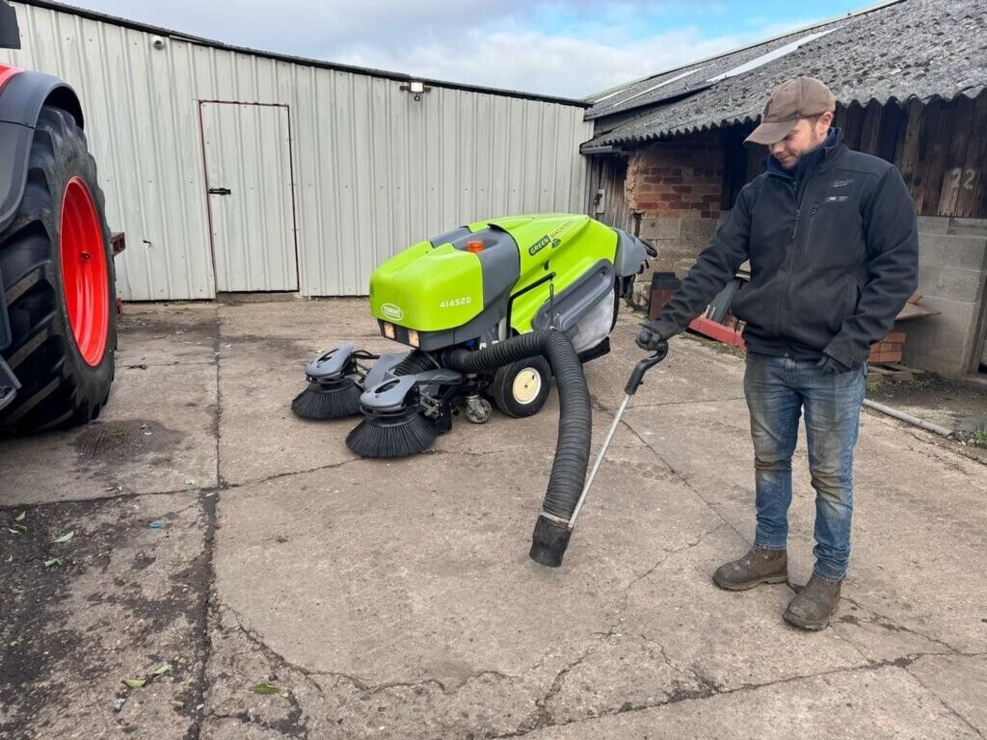 Tennant Green Machine 414S2D Pedestrian Sweeper *PLUS VAT* - Image 2 of 4