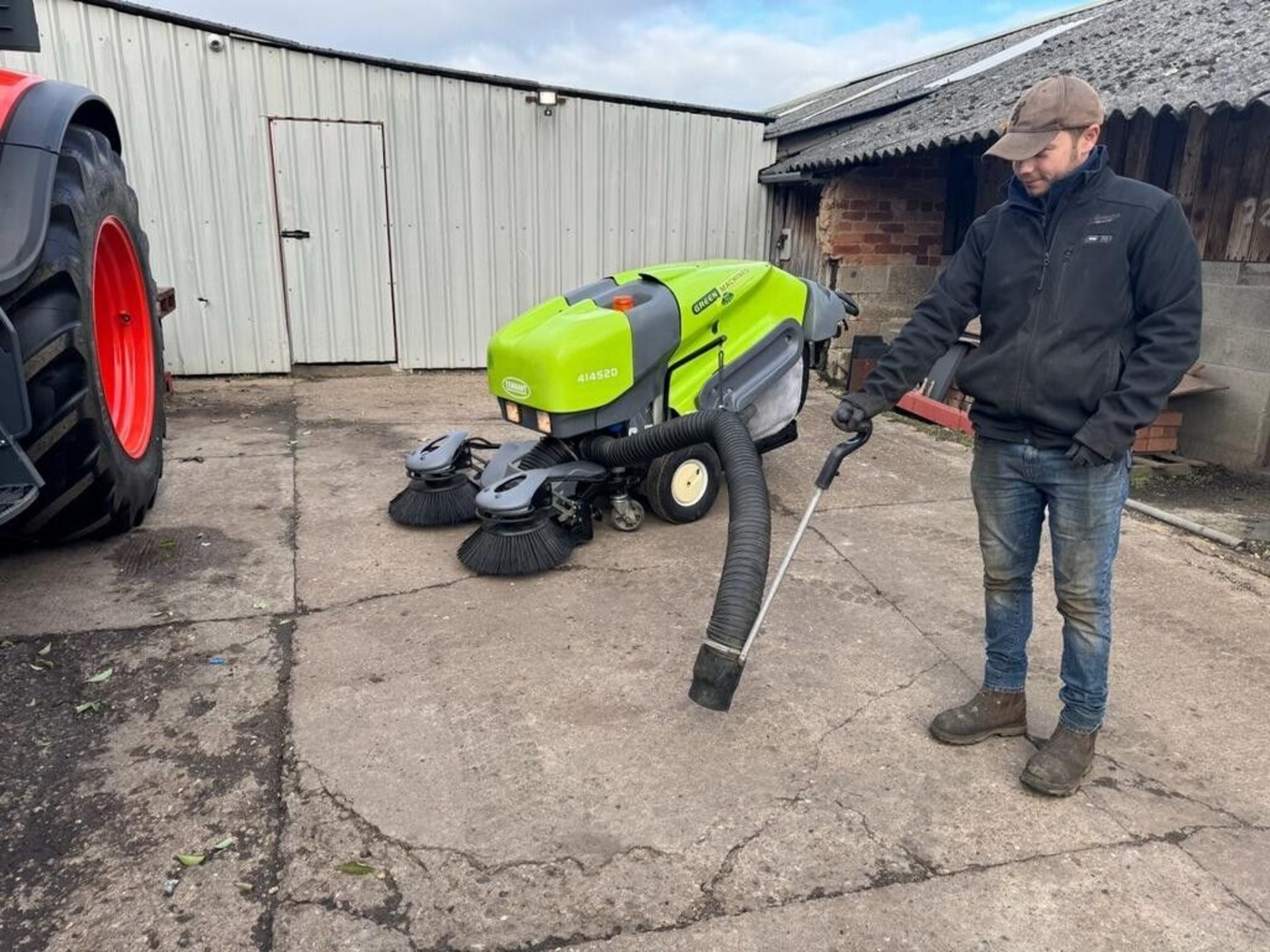 Tennant Green Machine 414S2D Pedestrian Sweeper *PLUS VAT* - Image 3 of 4